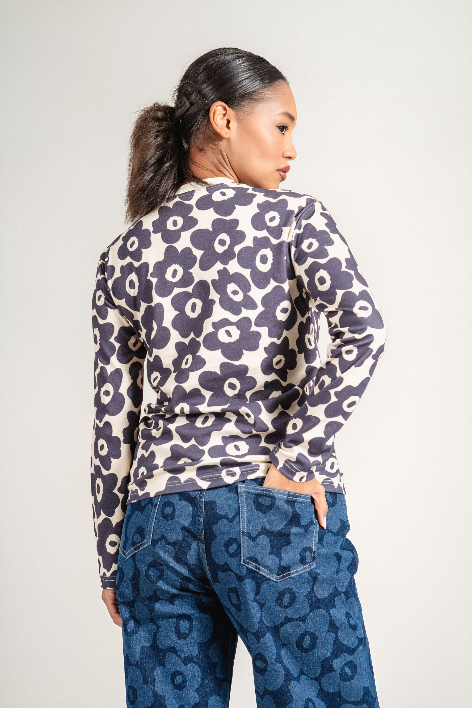 Дамска блуза ''Dragonfly''от органичен памук с принт лилави цветя