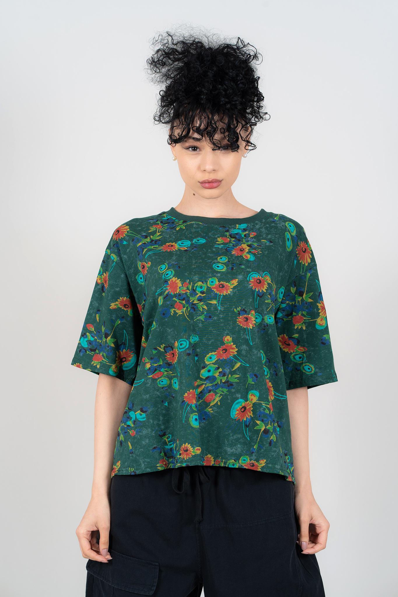 Дамска блуза от памук в зелено с принт цветя