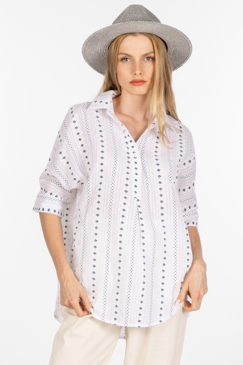 Дамска блуза в бяло с щампована етно бродерия
