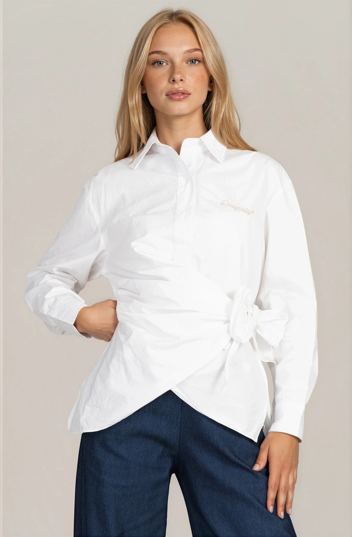 Дамска бяла памучна риза ''Dragonfly'' с ефектно завързване