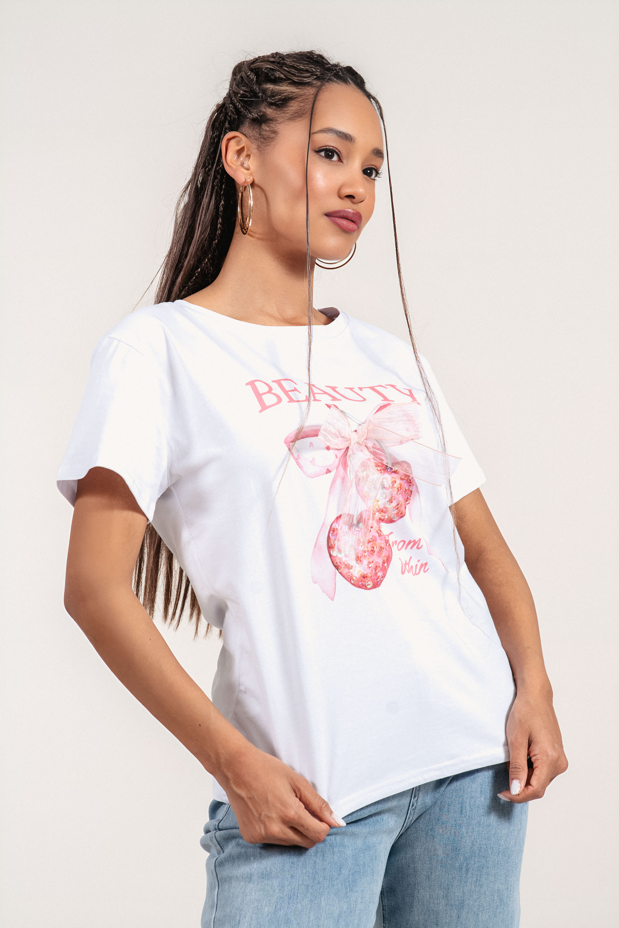 Дамска бяла памучна тениска с щампа череши с панделка и надпис