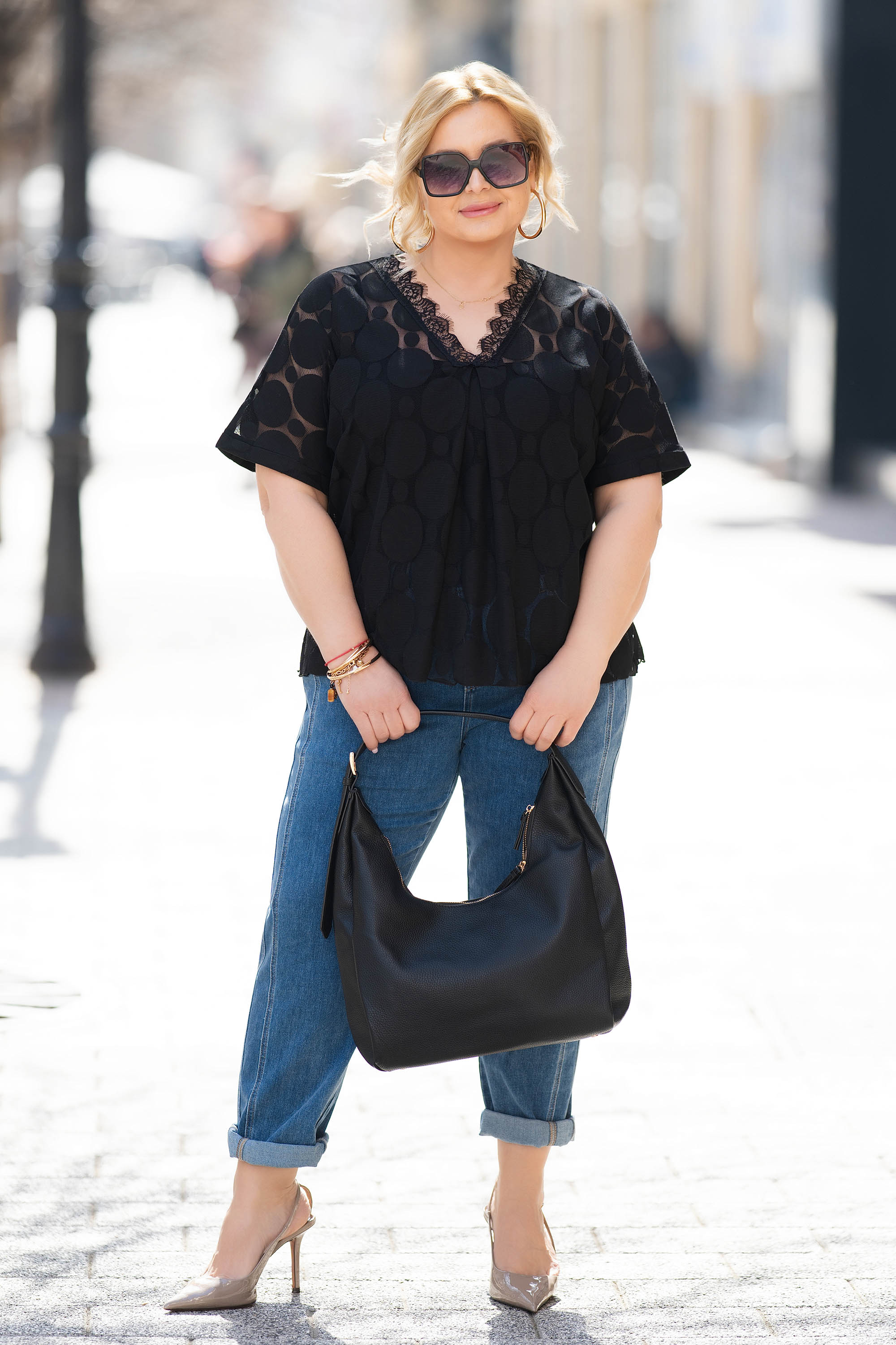 Дамска чанта от еко кожа в черно с регулируема дръжка