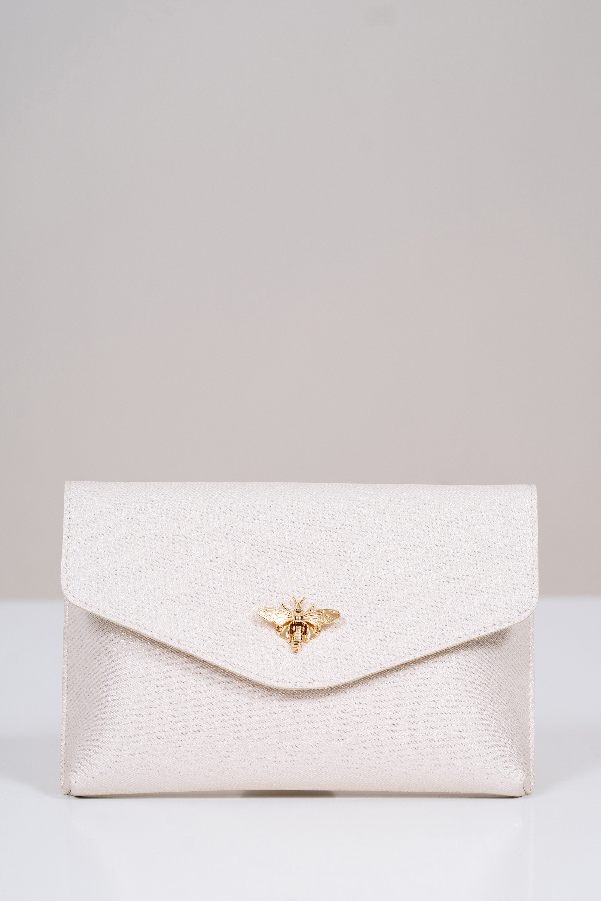 Дамска чанта в перлен цвят тип клъч