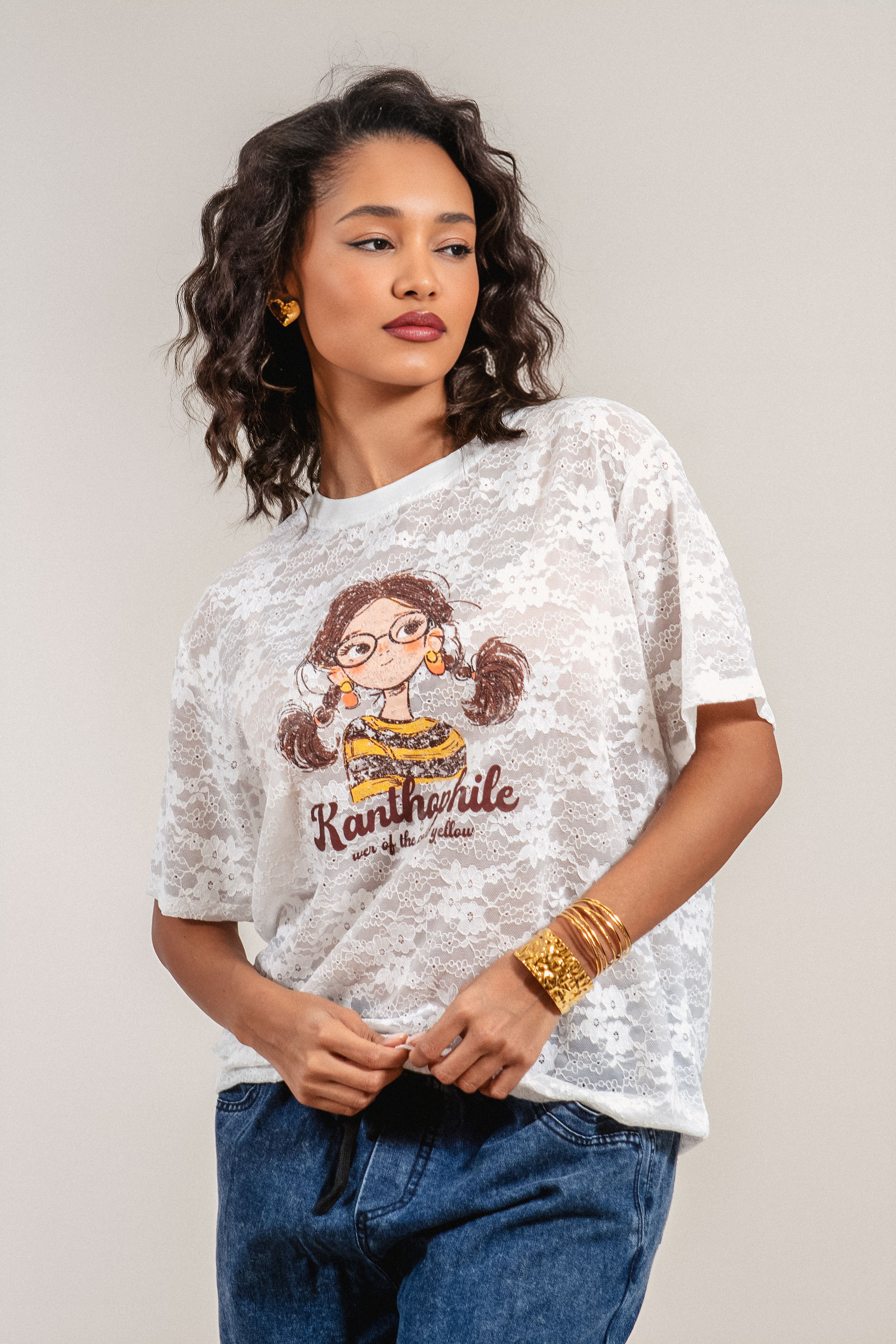 Дамска дантелена блуза в бяло с щампа момиче с очила