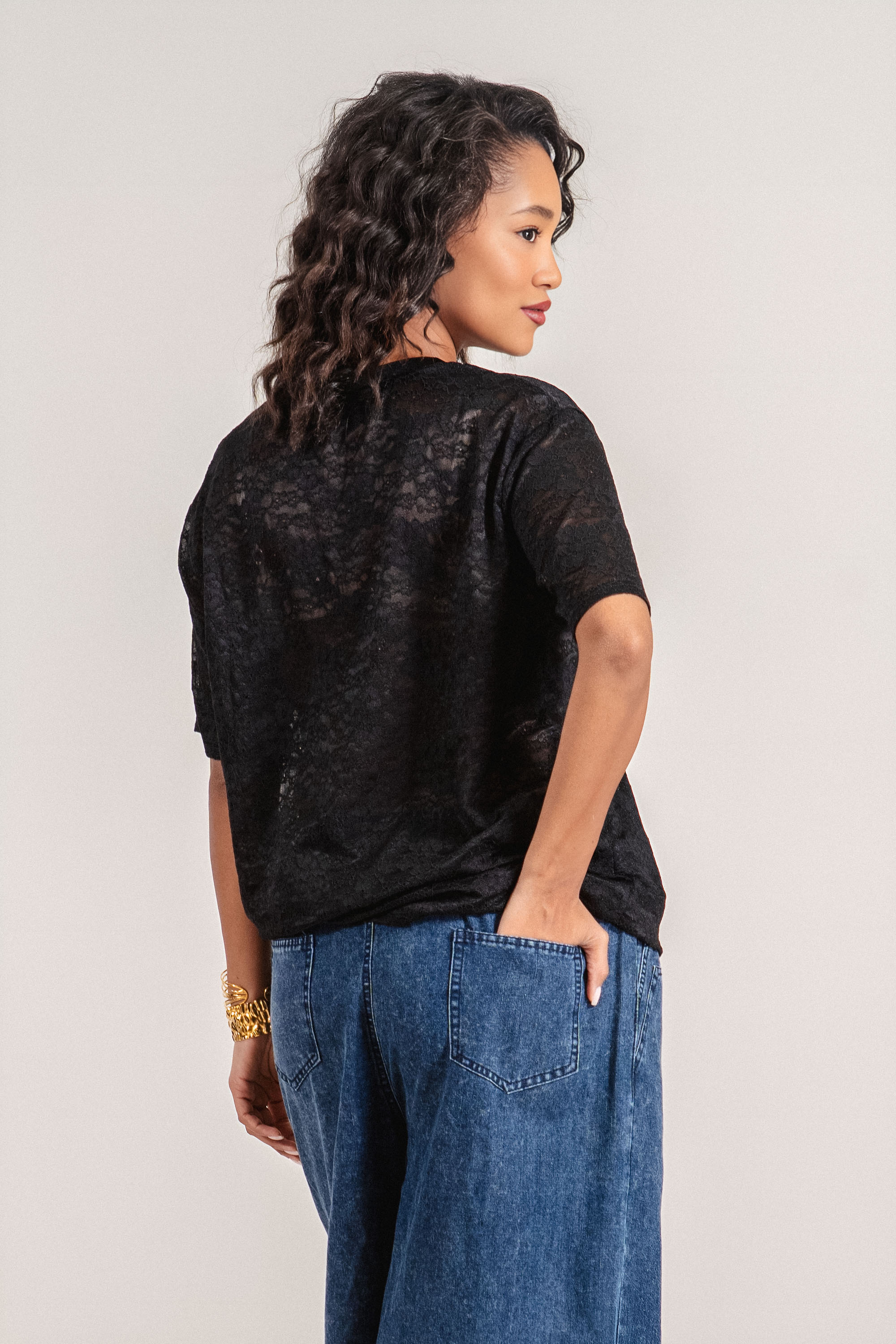 Дамска дантелена блуза в черно с щампа момиче с очила