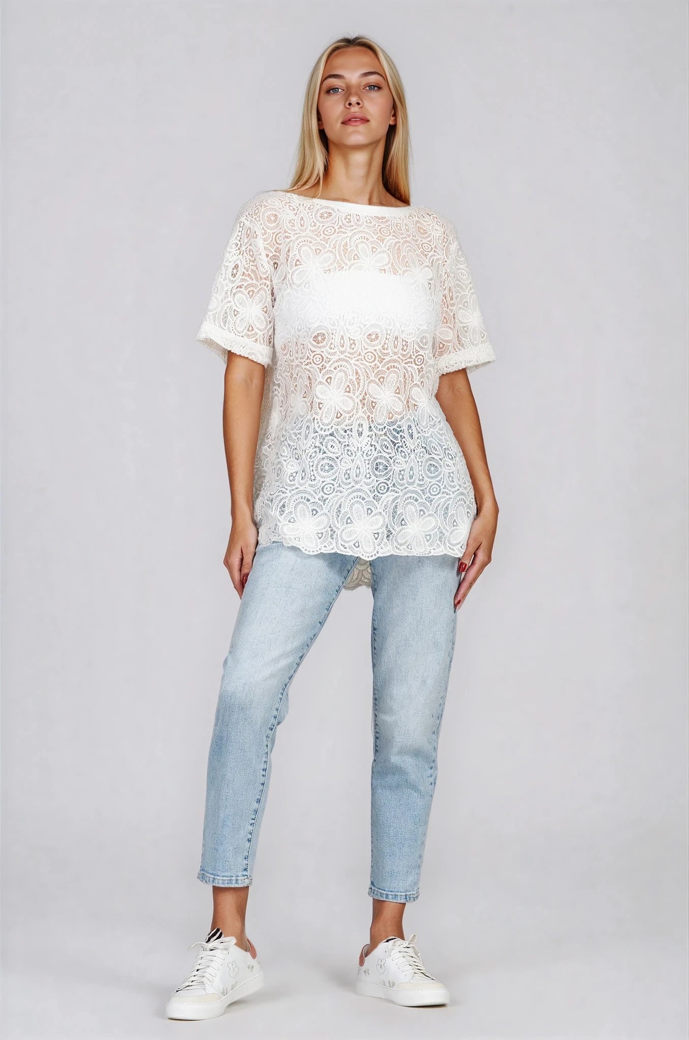 Дамска дантелена туника в бяло