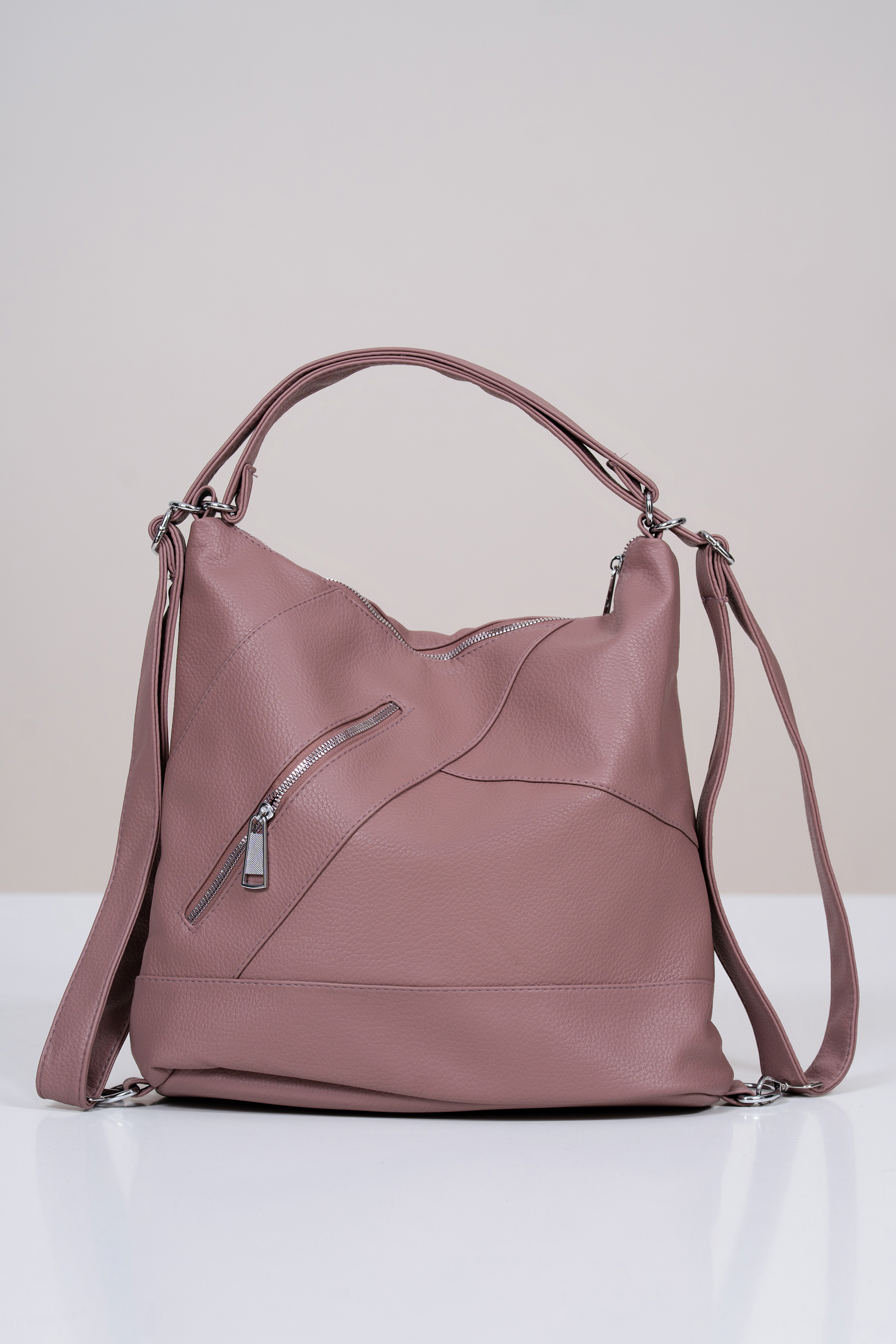 Дамска кожена чанта в цвят пепел от рози с диагонален цип