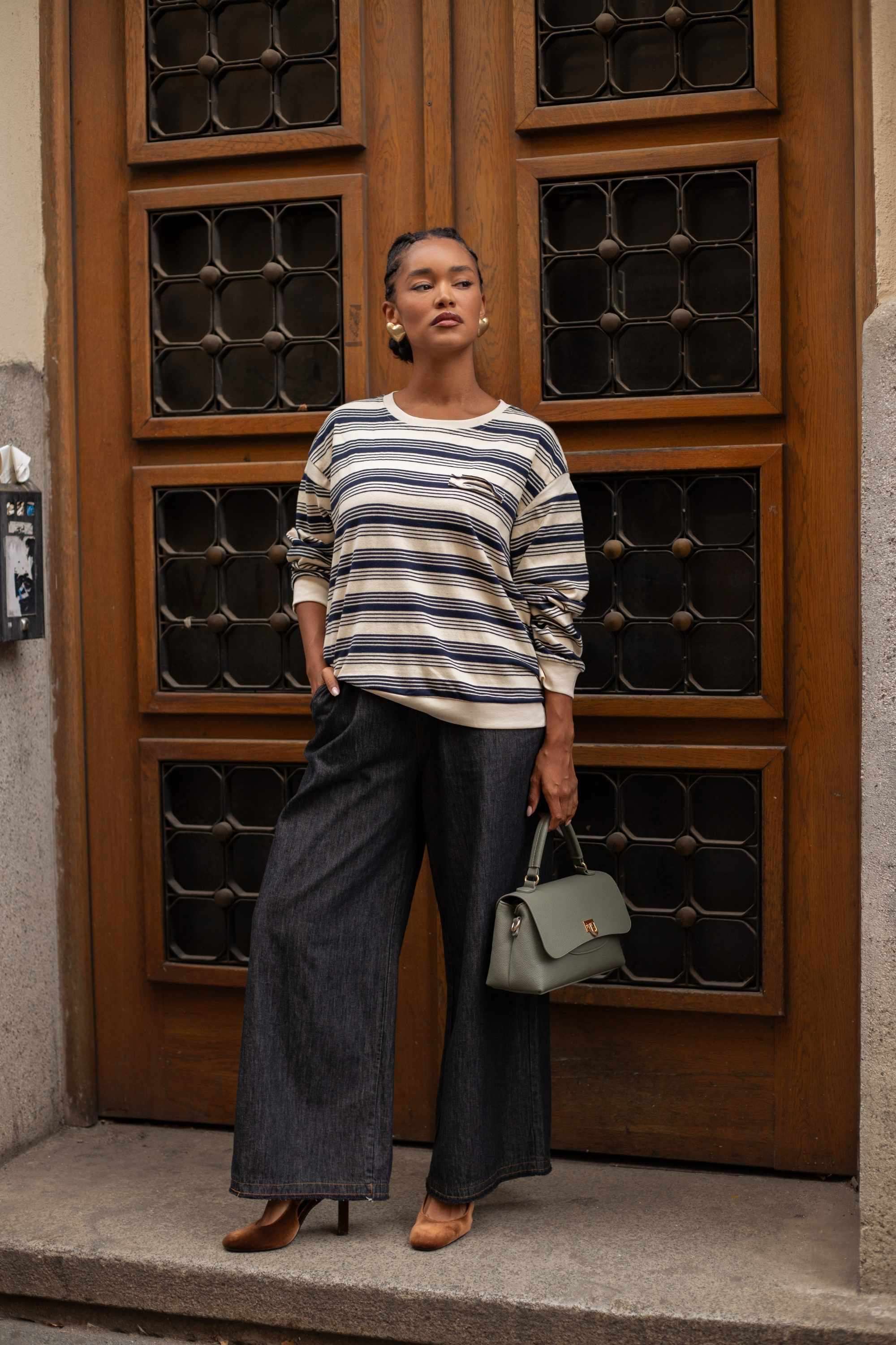 Дамска памучна блуза в екрю със тъмносиньо райе