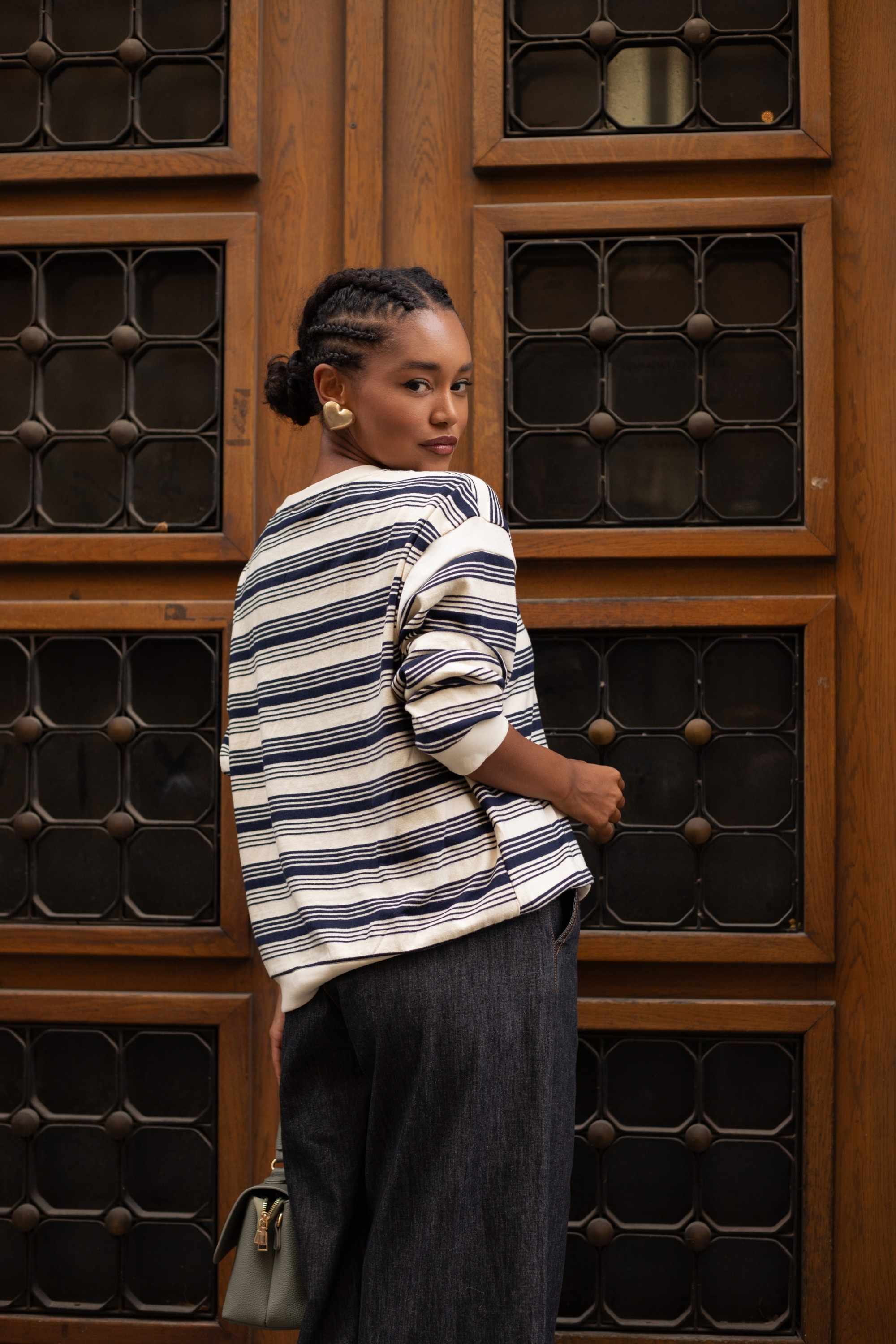 Дамска памучна блуза в екрю със тъмносиньо райе