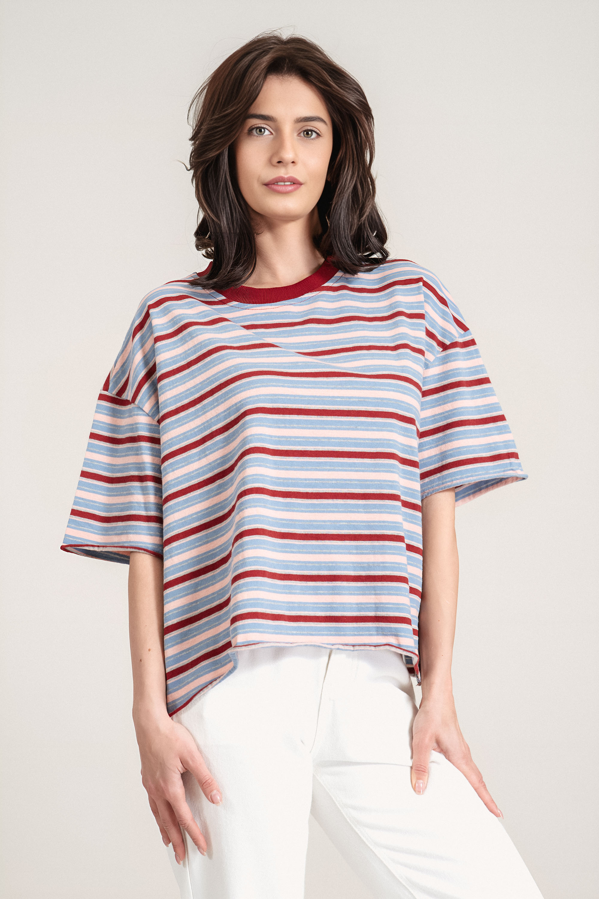 Дамска памучна тениска на райе в светлосиньо, розово и бордо