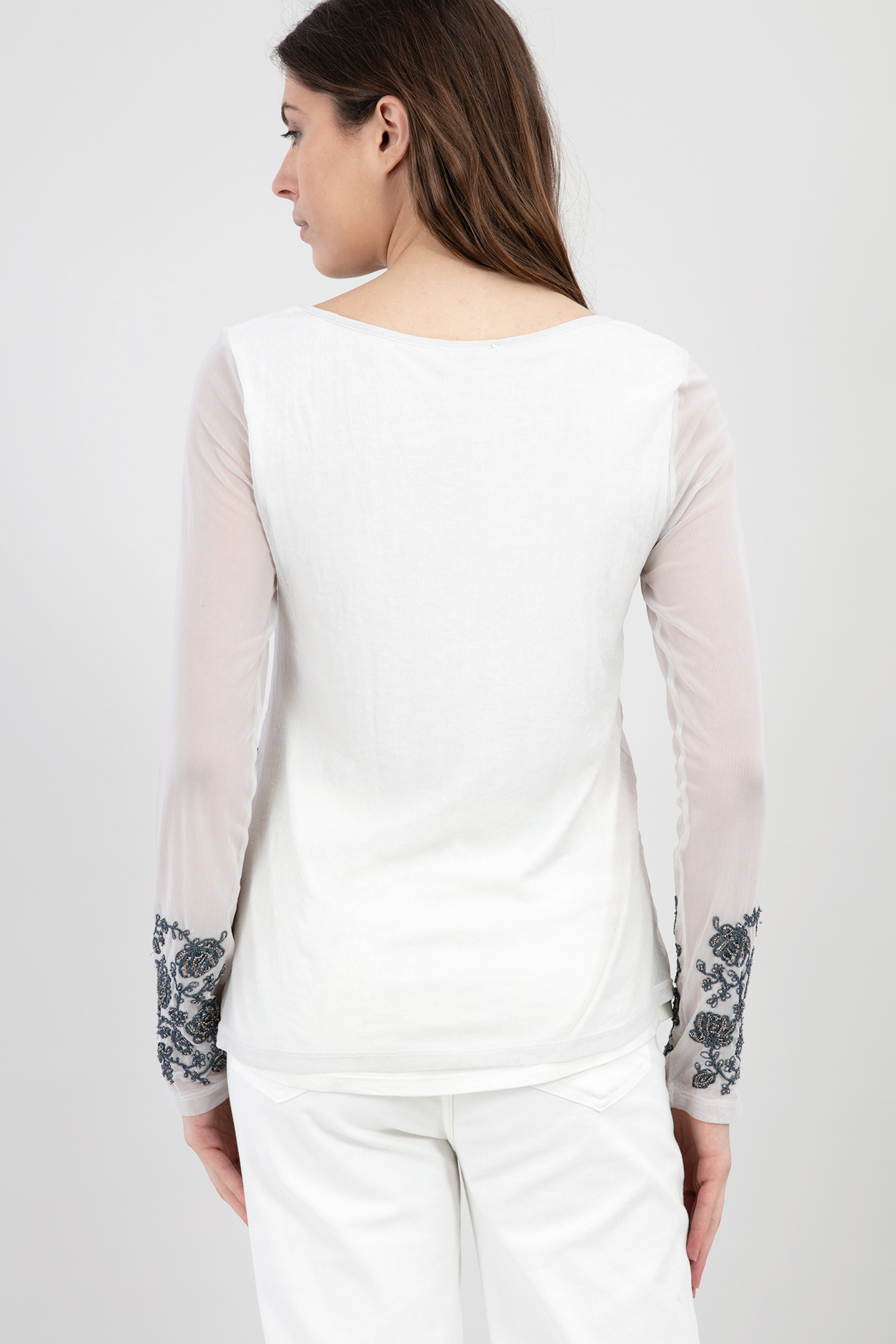 Дамска ръчно бродирана блуза с мъниста и етно елементи