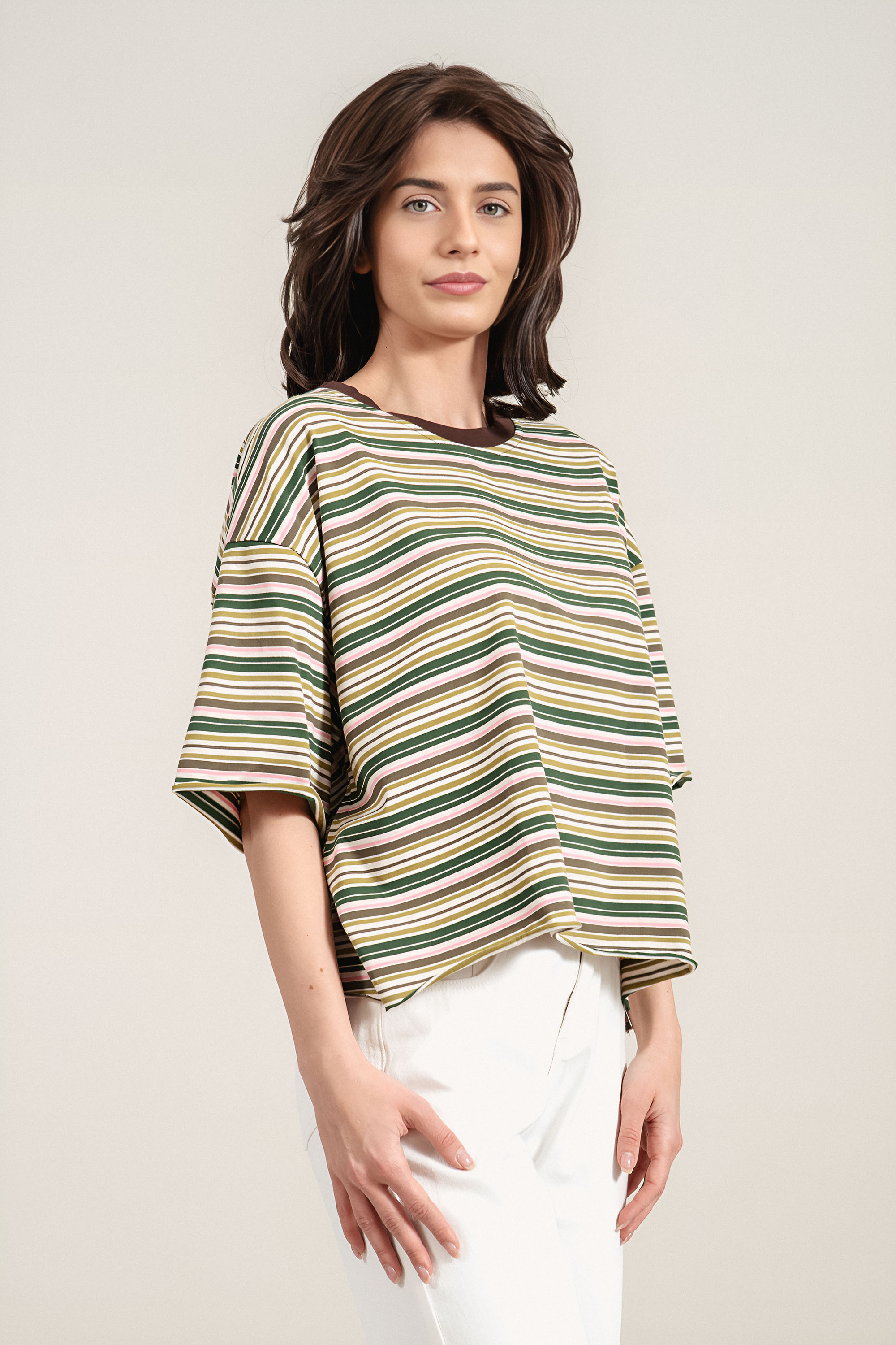 Дамска тениска от памук с раиран принт в зелено, розово и сиво