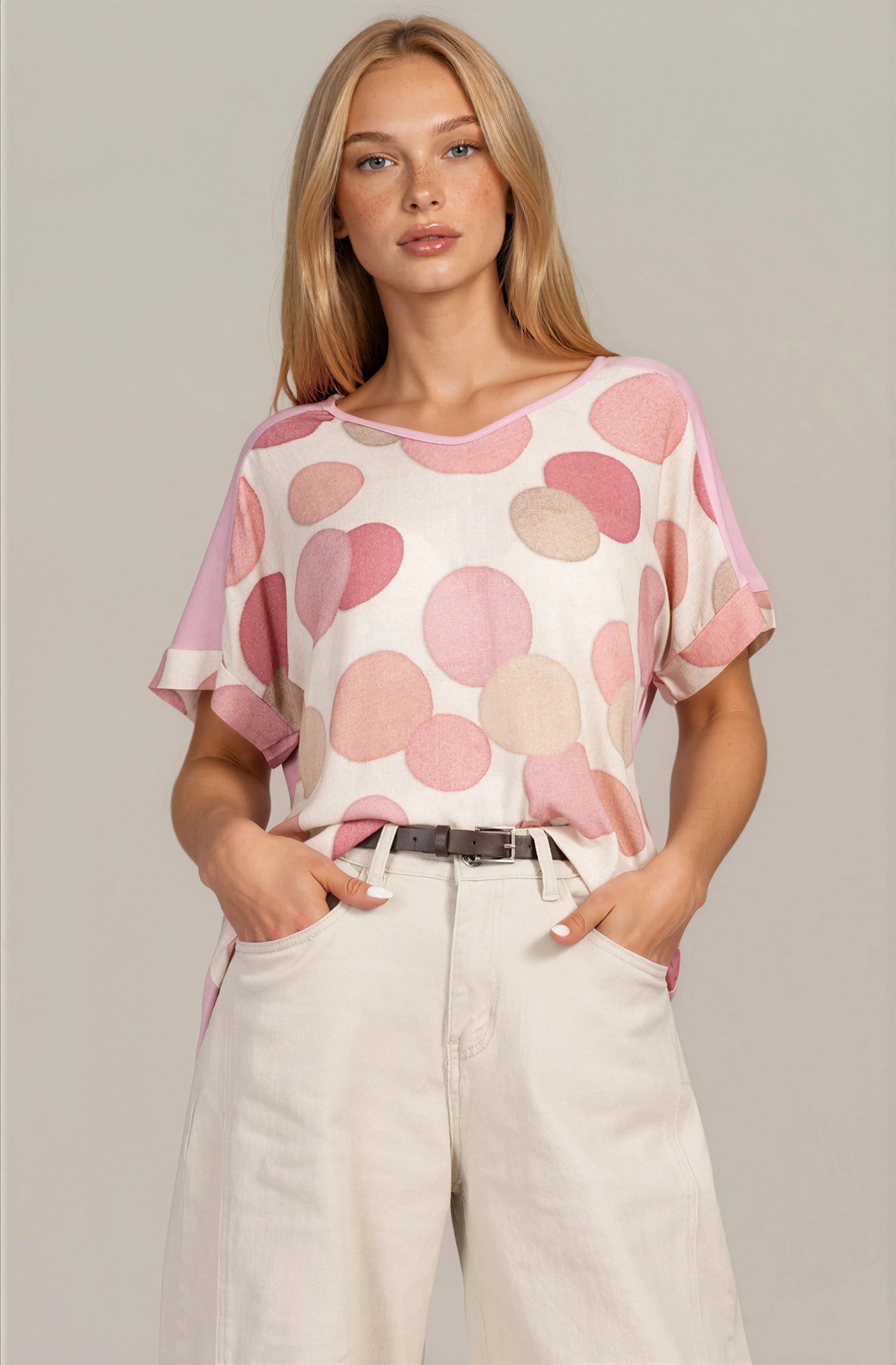 Дамска туника със свобден силует и принт розови кръгове