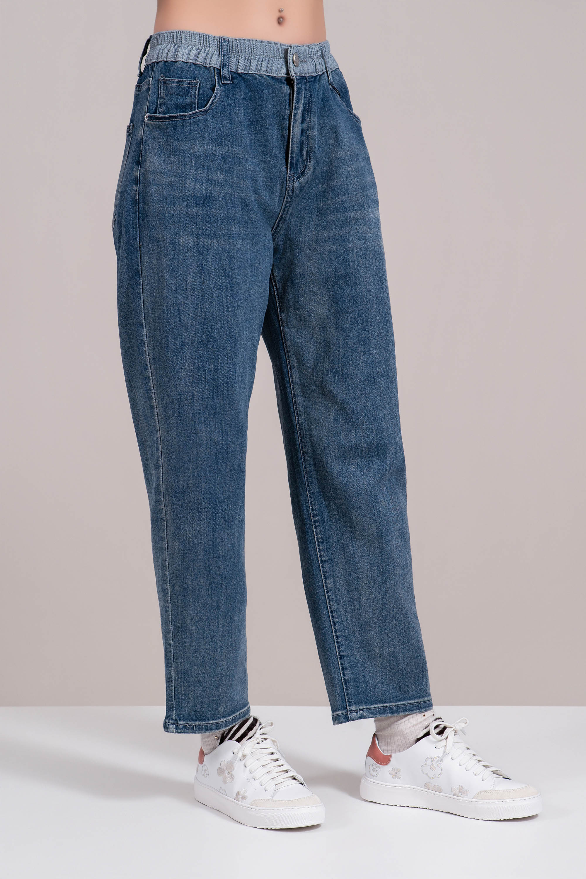 Дамски бойфренд дънки от син деним с еластична талия в сиво