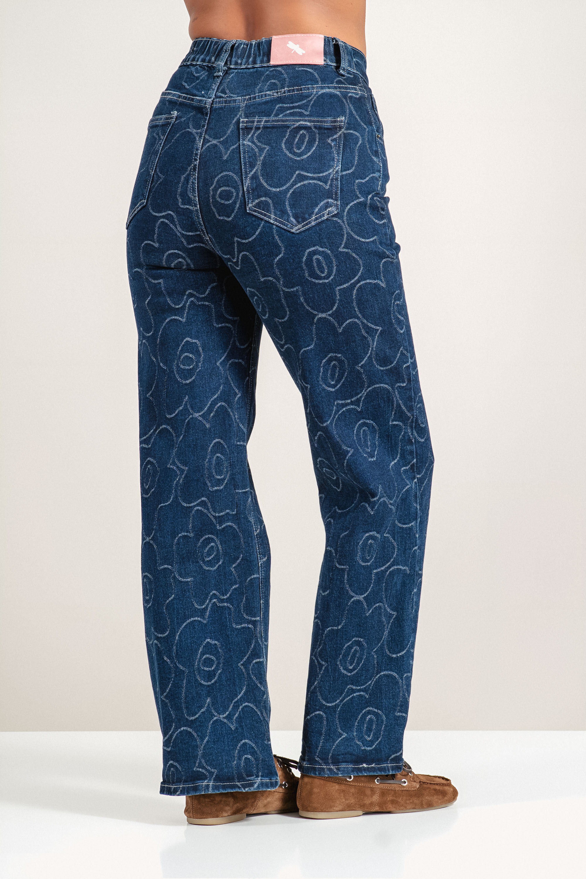 Дамски дънки ''Dragonfly'' в тъмносиньо със светъл контур на цветя и широки крачоли