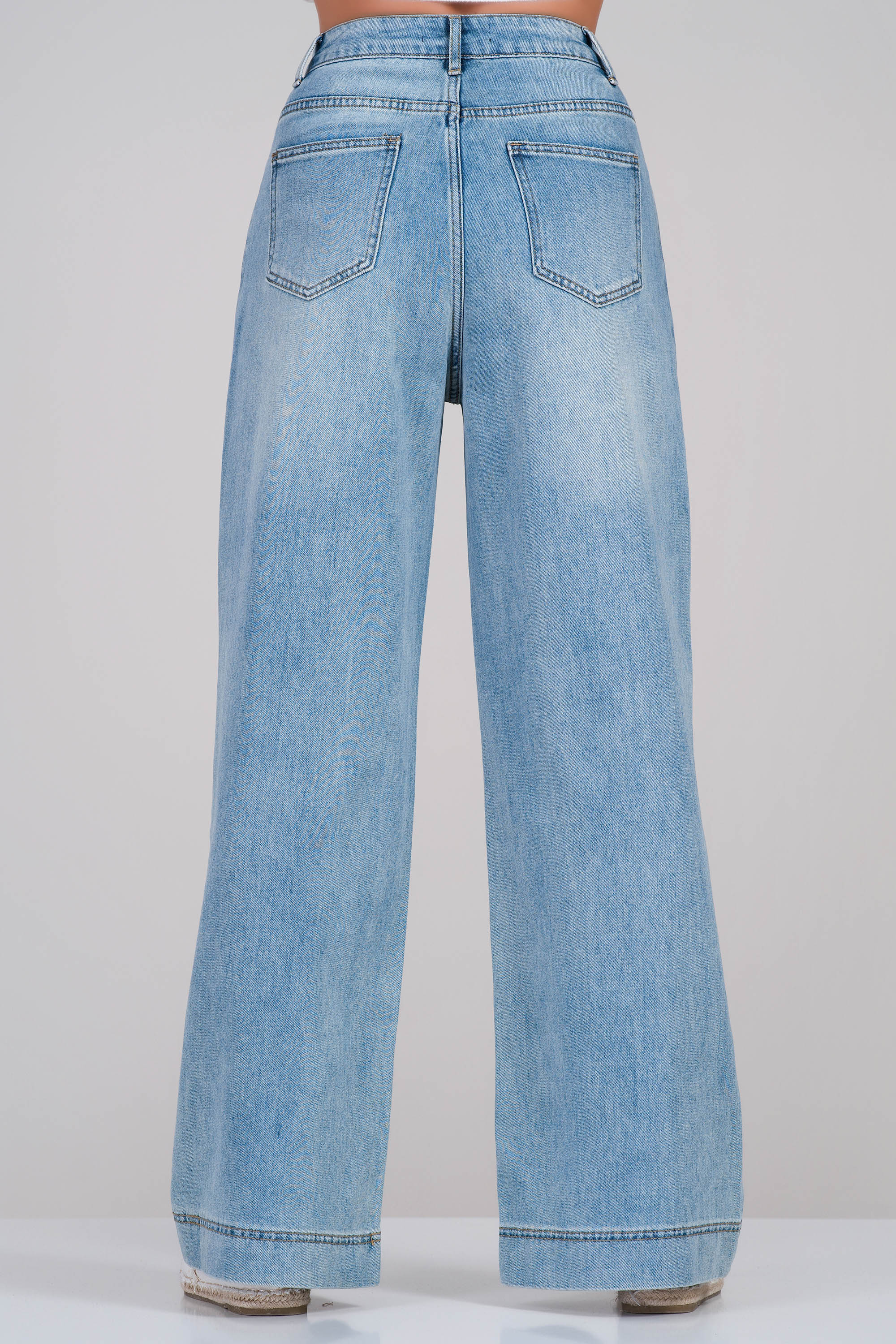 Дамски ултра еластични дънки в светлосин цвят с широк крачол