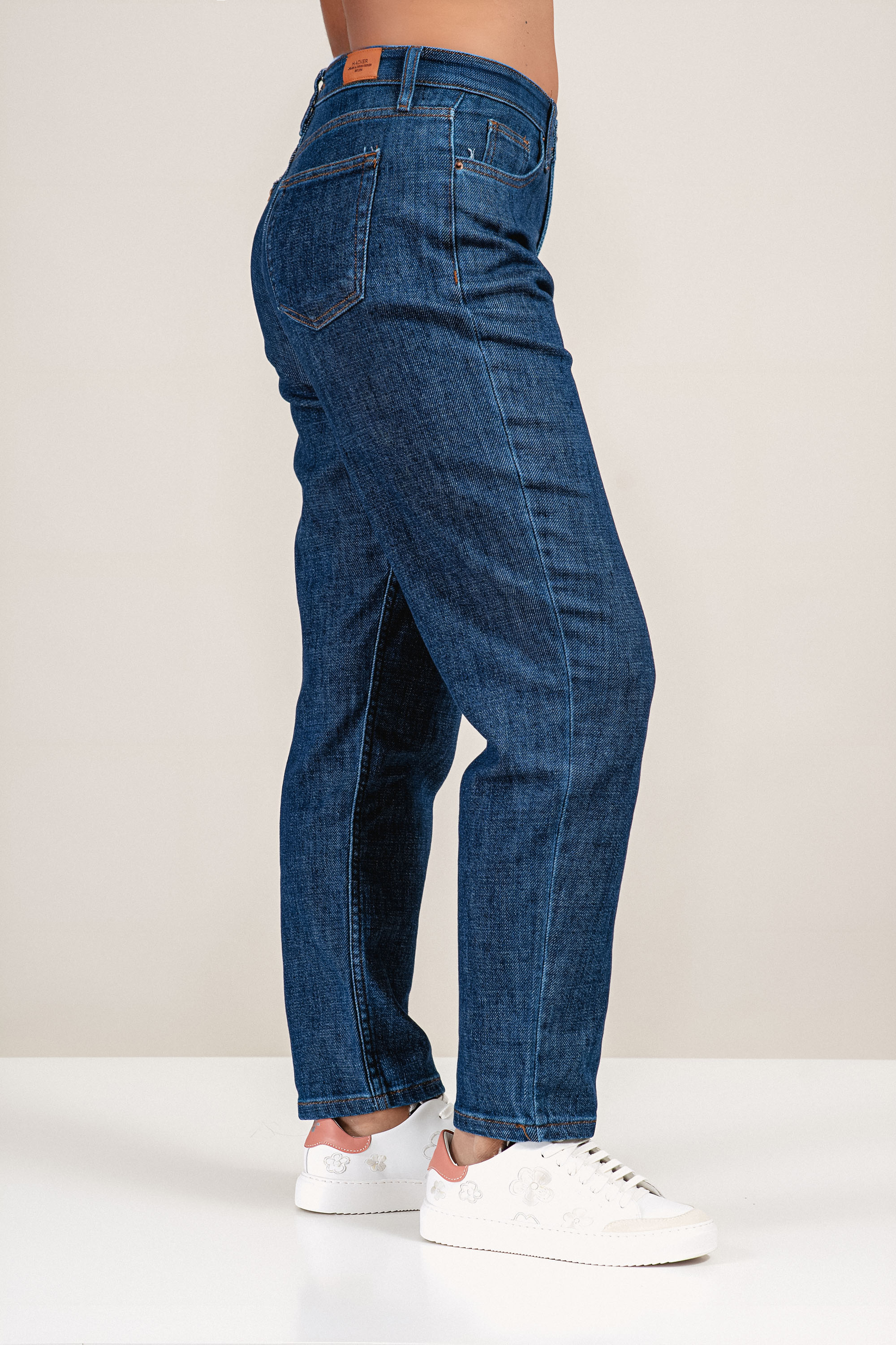 Дамски еластични дънки в тъмносиньо