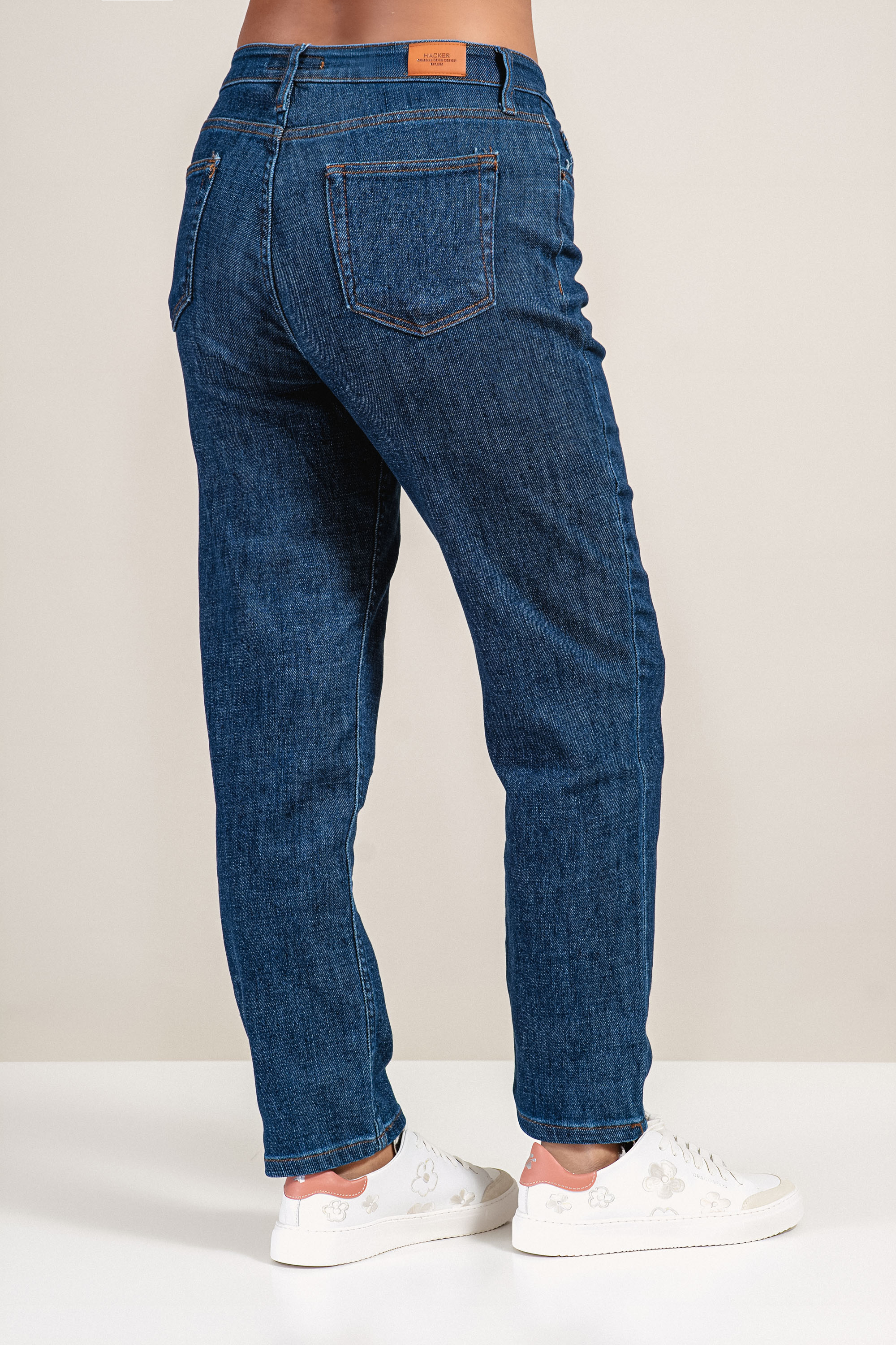 Дамски еластични дънки в тъмносиньо