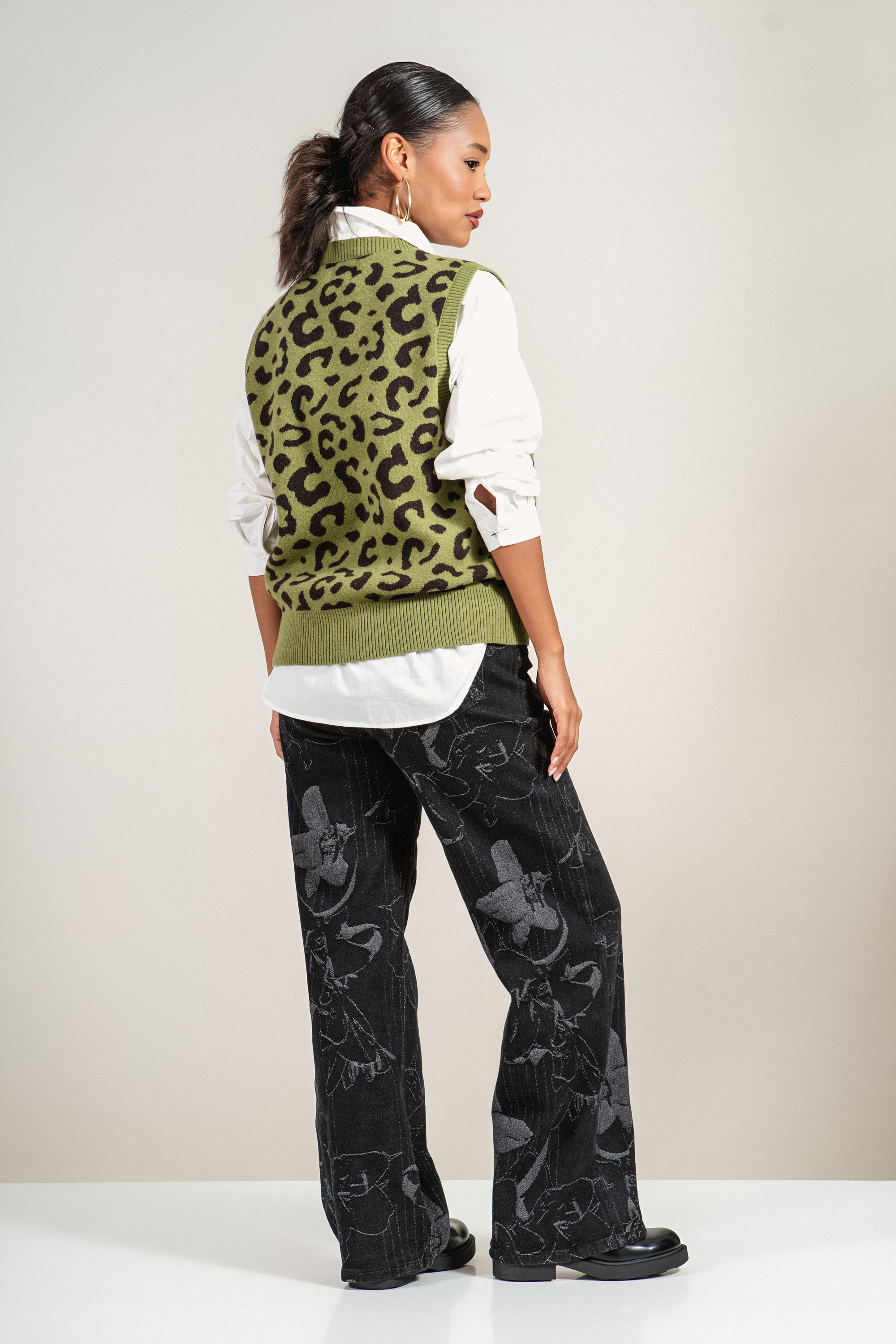 Дамски елек ''Dragonfly'' от фино плетиво в зелено с черен леопардов принт