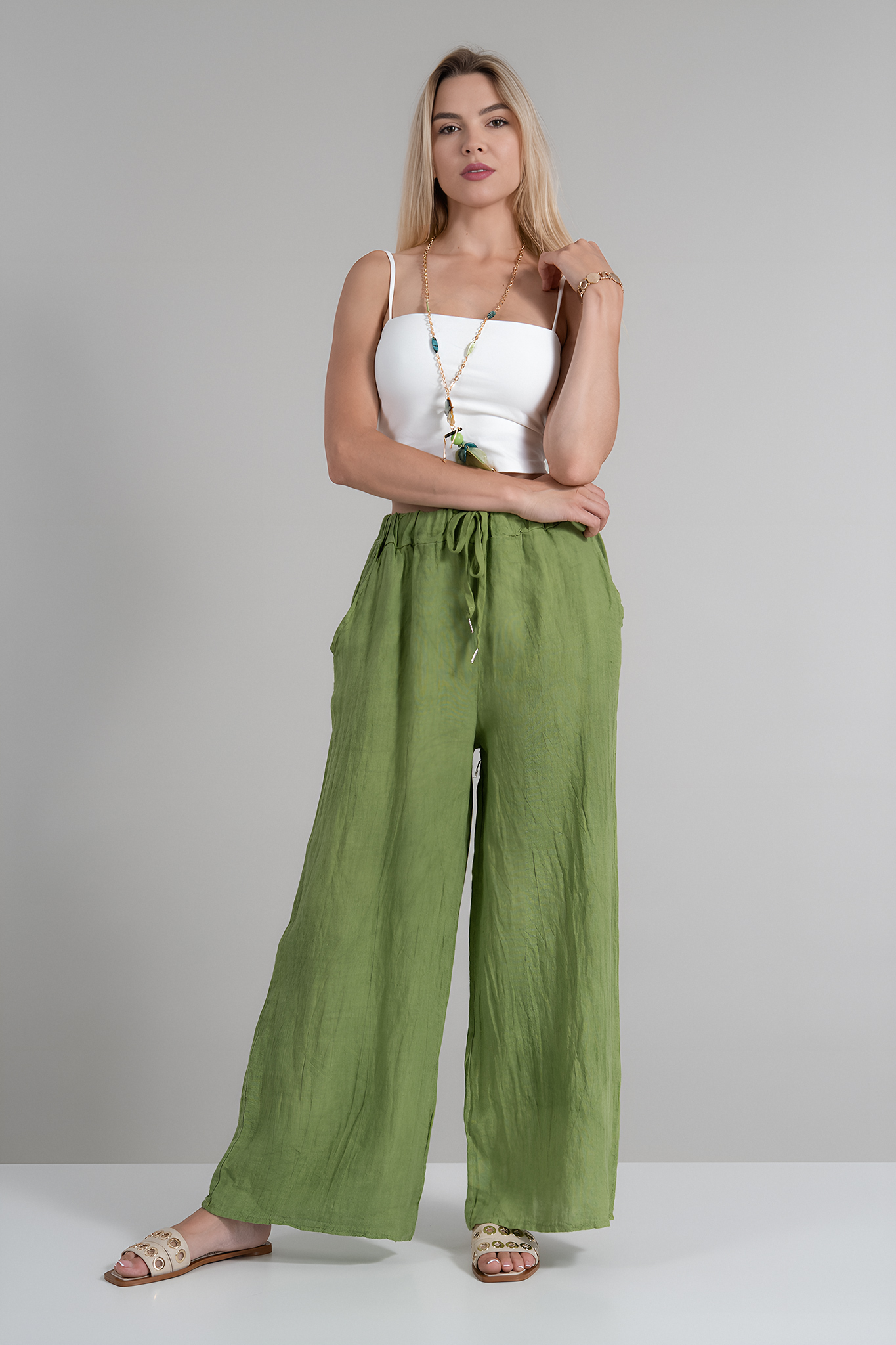 Дамски ленен панталони със свободна кройка в зелено