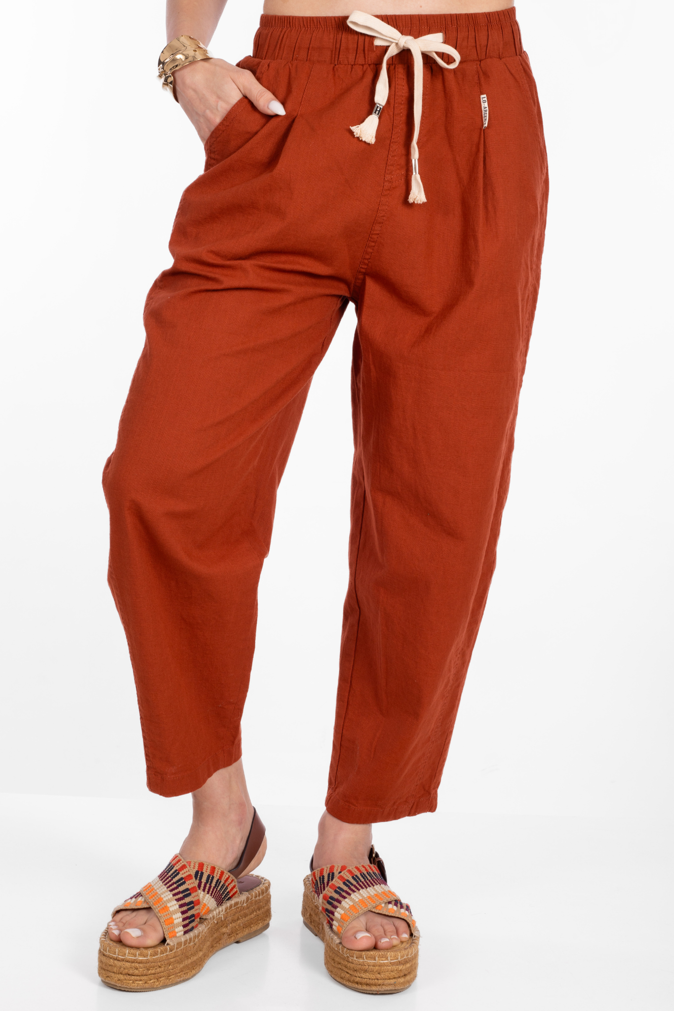 Дамски панталон от памук в цвят керемидено червено с ластик на талията