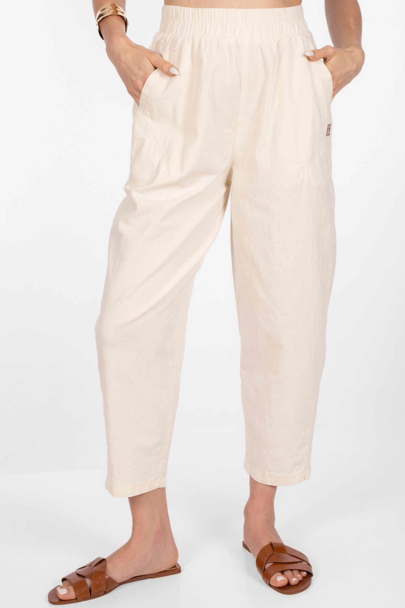Дамски панталон от памук в цвят екрю с ластик в талията