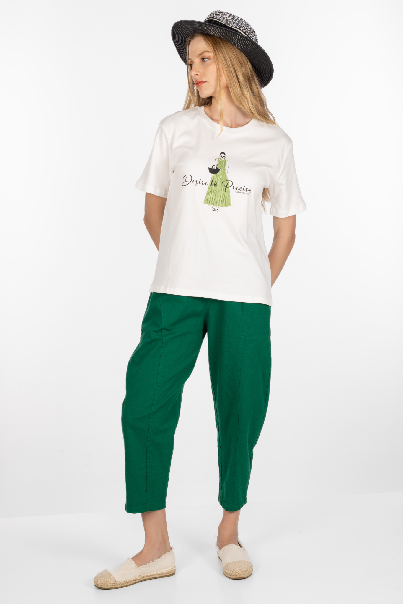 Дамски панталон от памук в зелено с ластик в талията и копче на страничните джобове