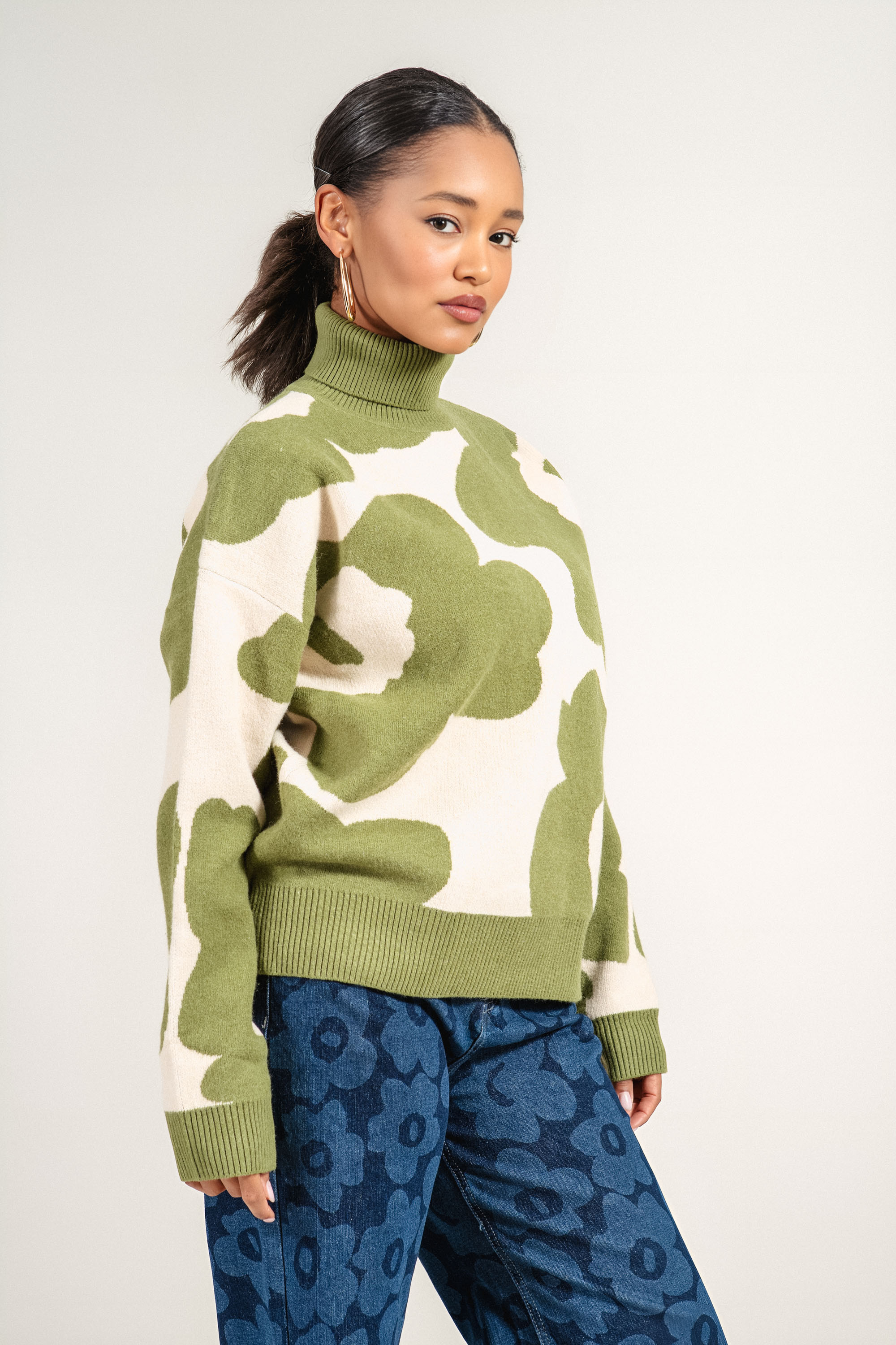 Дамски плетен пуловер