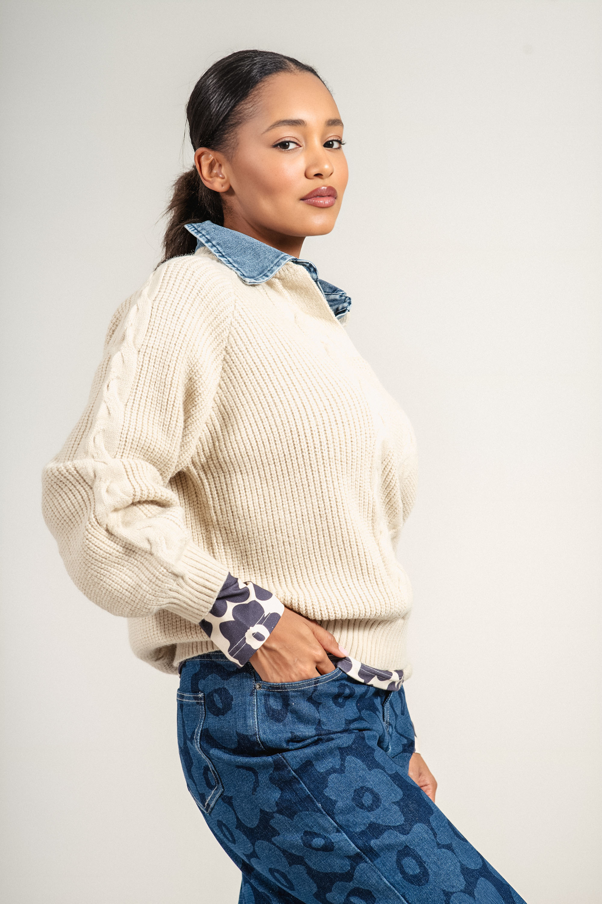 Дамски плетен пуловер