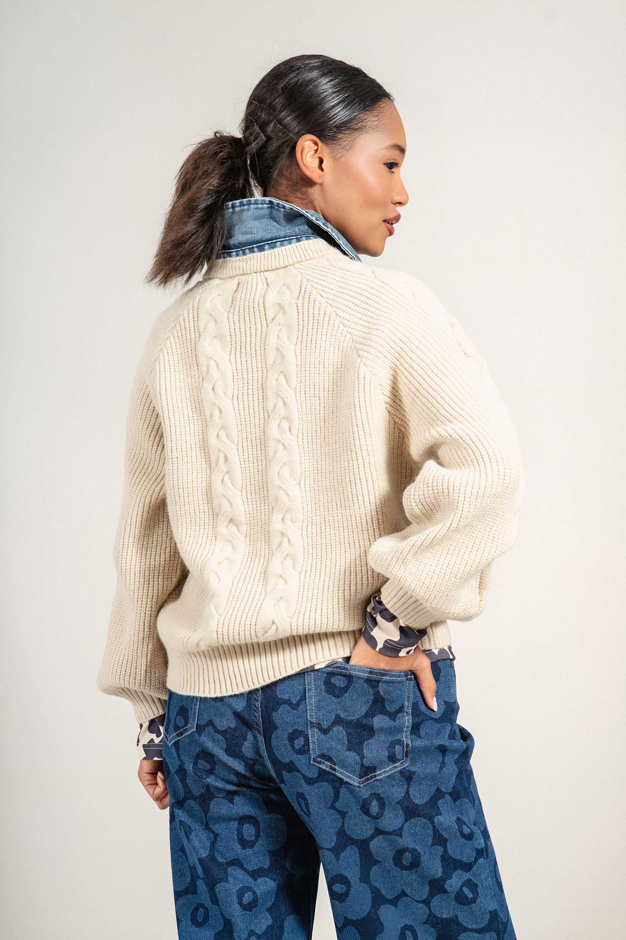 Дамски плетен пуловер