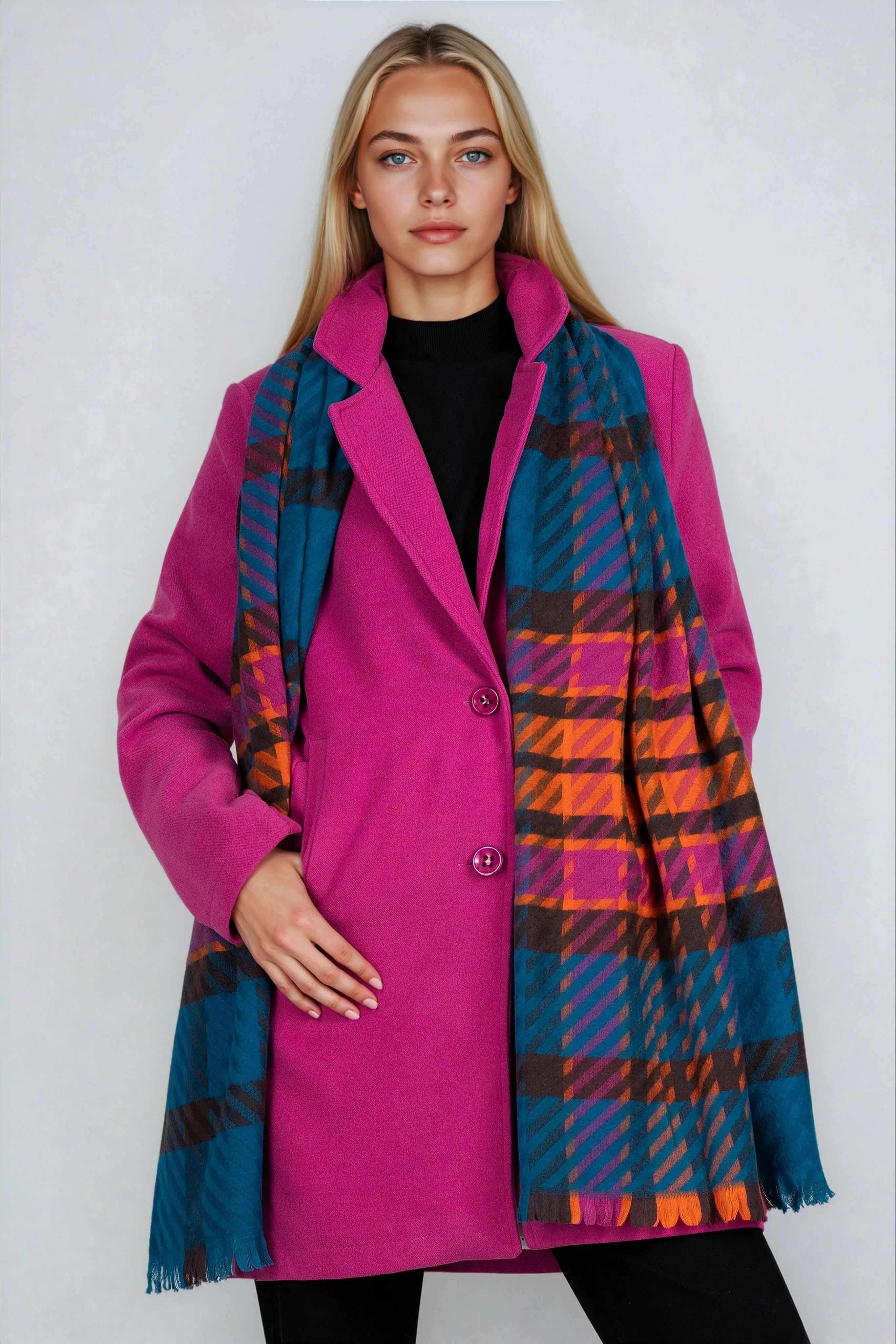 Дамски шал с цветни фигурални линии