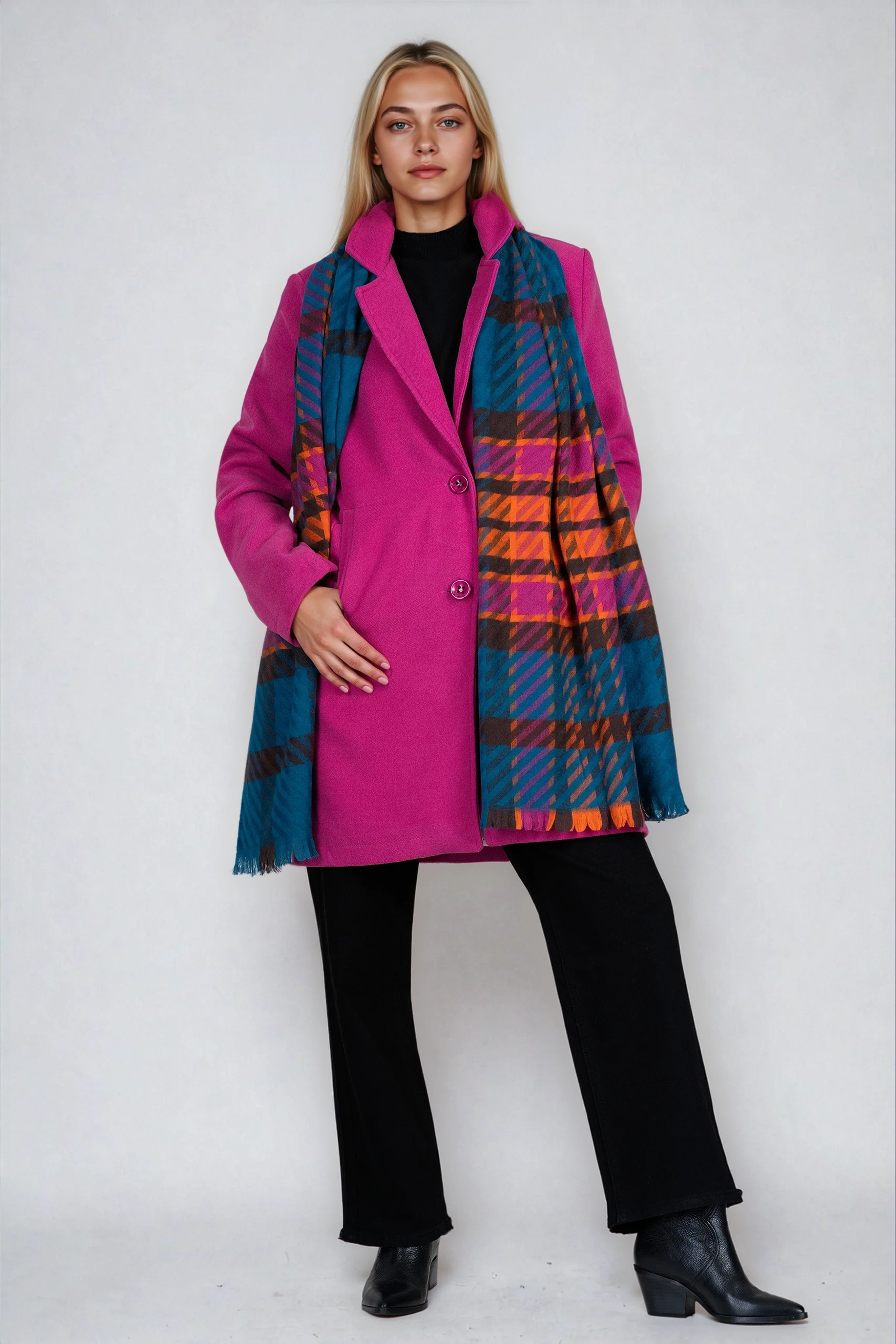 Дамски шал с цветни фигурални линии