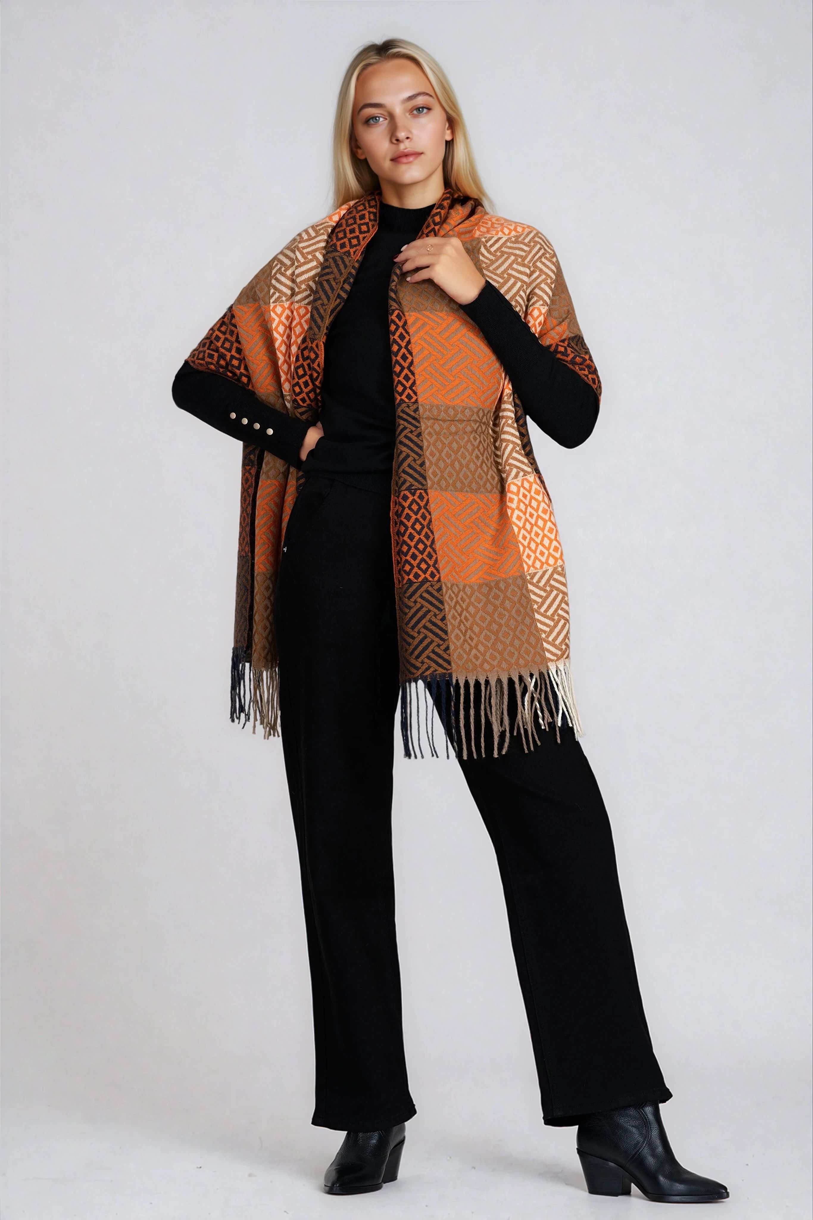 Дамски топъл шал с фигурален принт в кафяво и оранжево