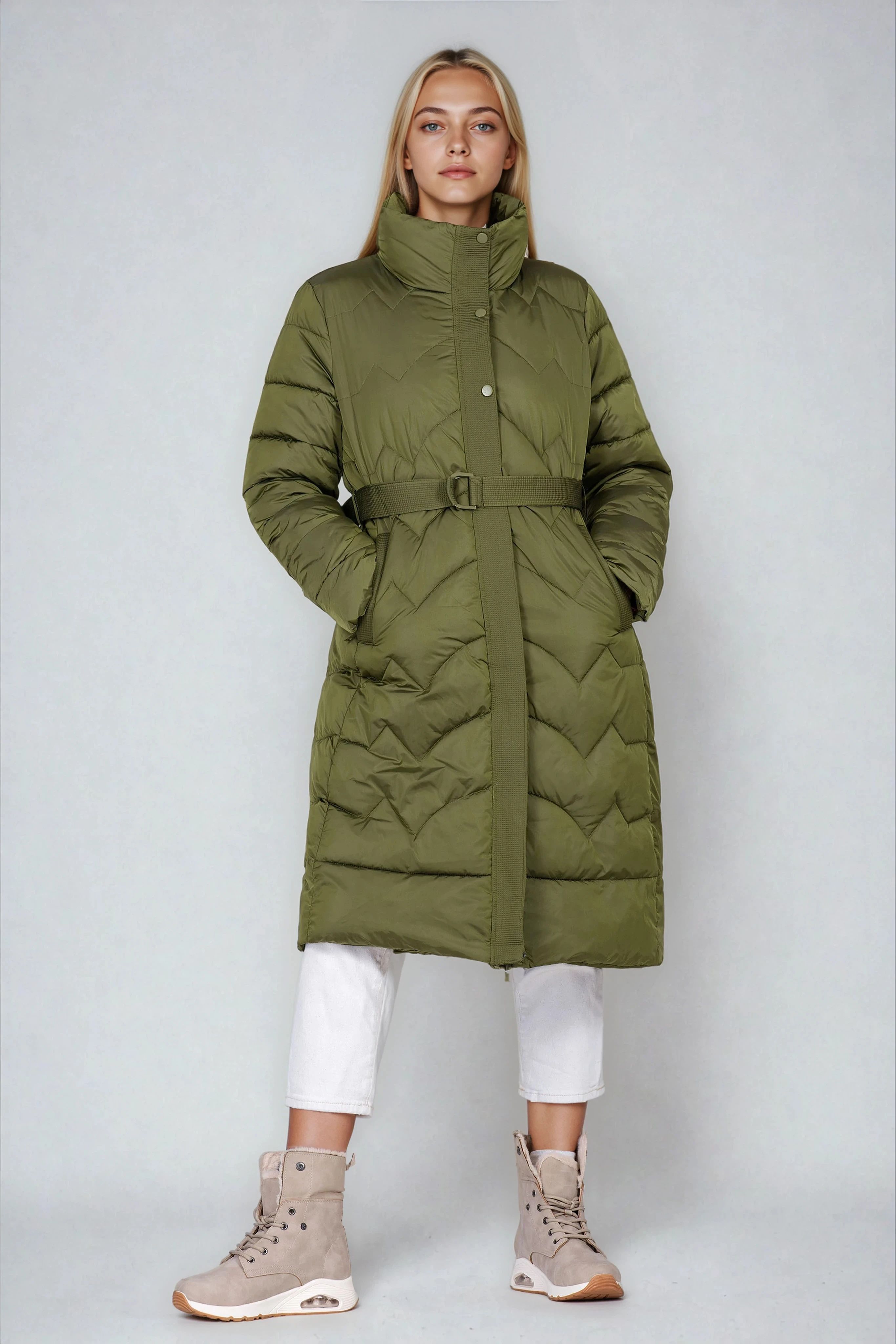 Дамско дълго капитонирано яке в зелено с колан