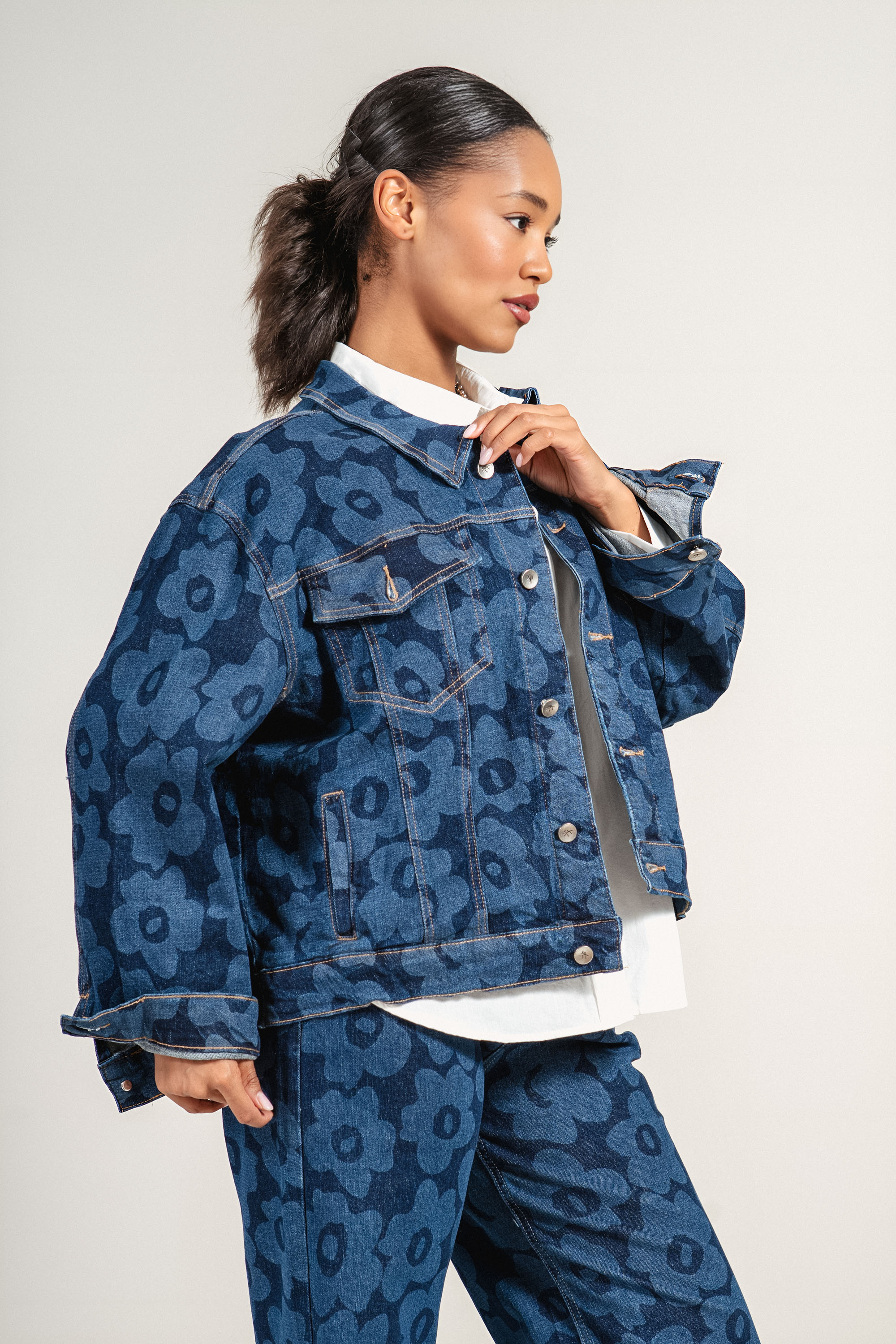 Дамско дънково яке ''Dragonfly'' в тъмносиньо с принт светли цветя