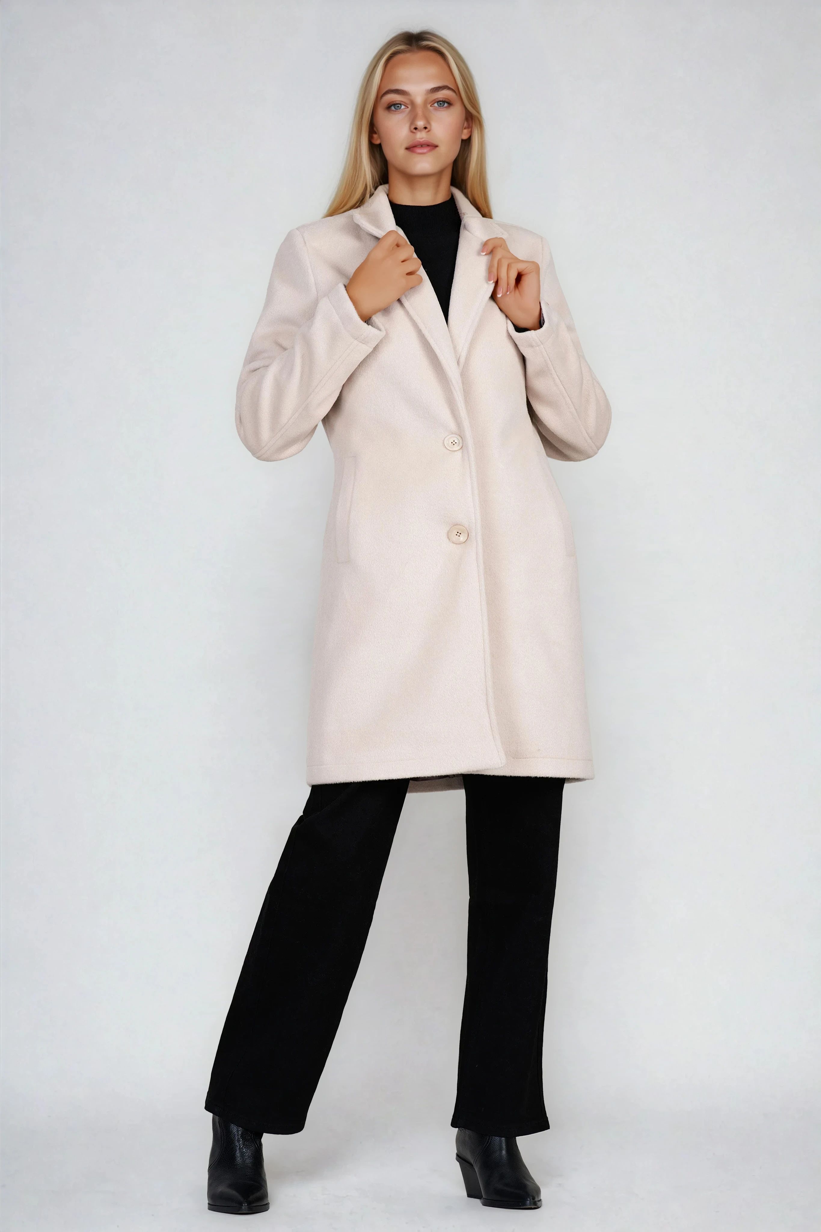 Дамско класическо палто с вълна в светлобежово