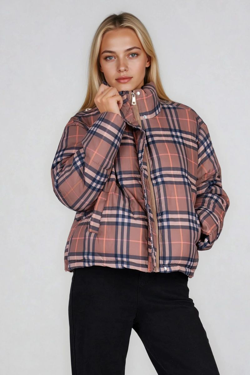 Дамско късо яке тип бомбър с кариран кафяв принт