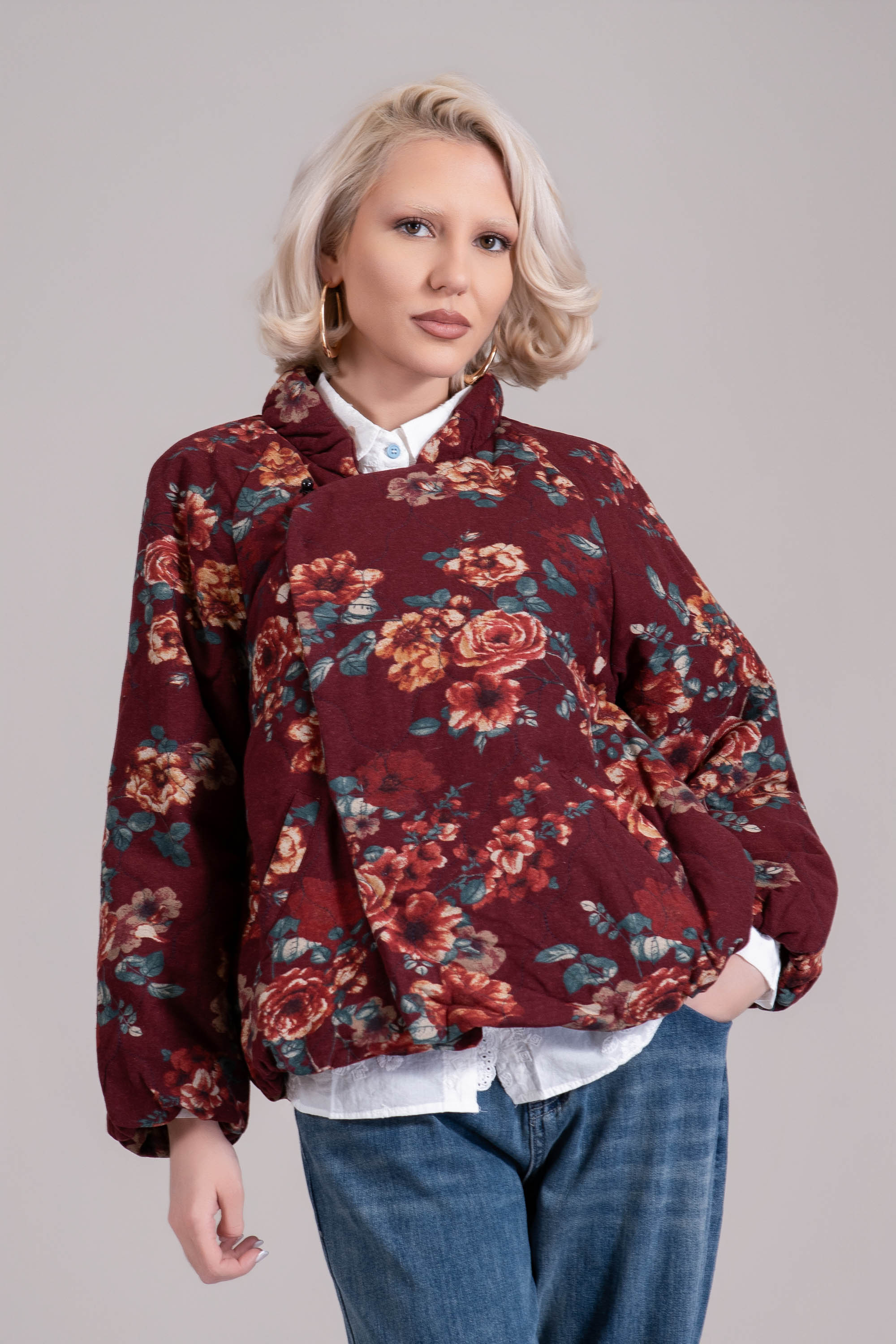 Дамско преходно яке от памук в цвят бордо и флорален принт