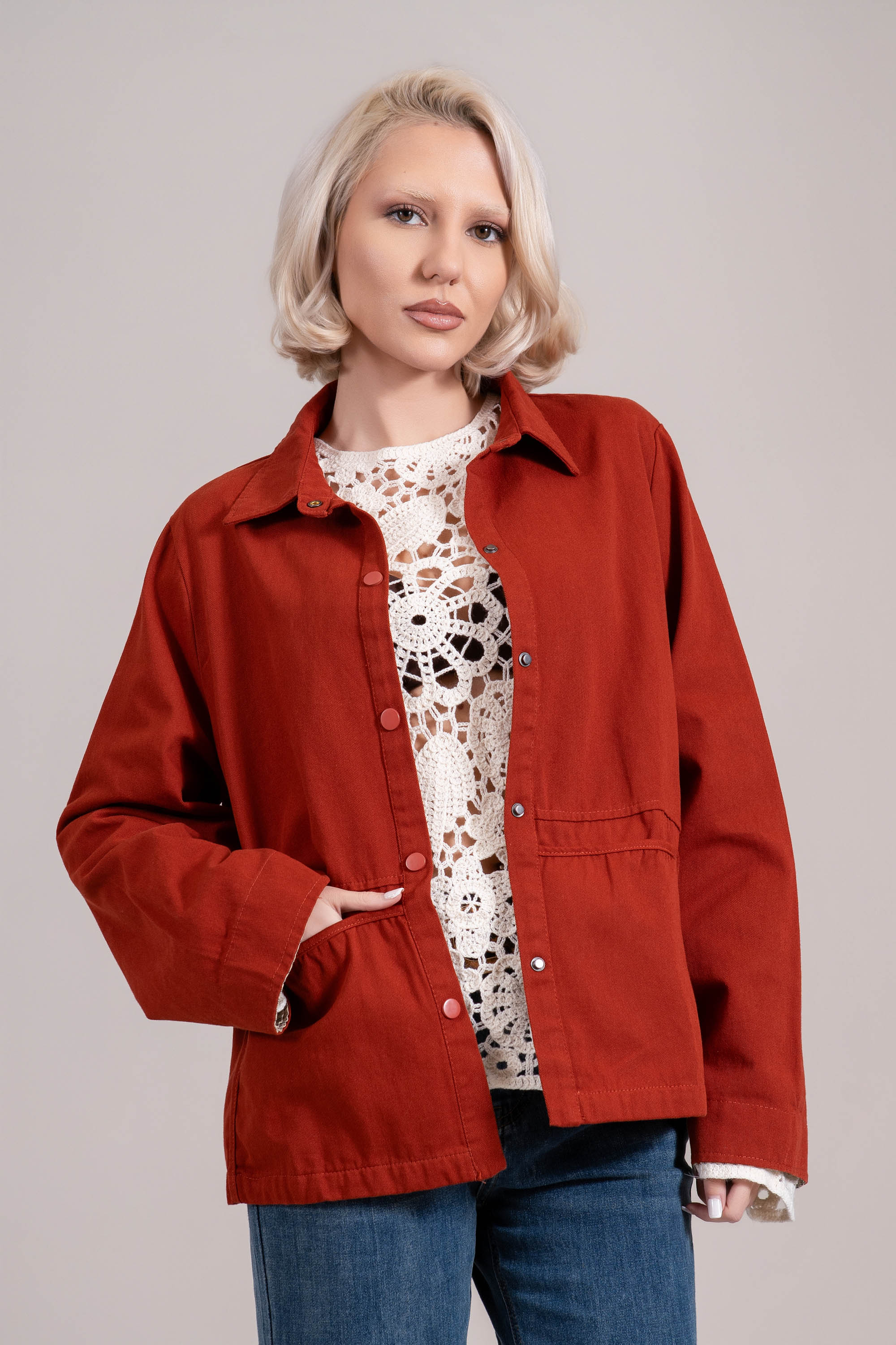 Дамско преходно яке от памук в цвят керемида с тик-так закопчаване