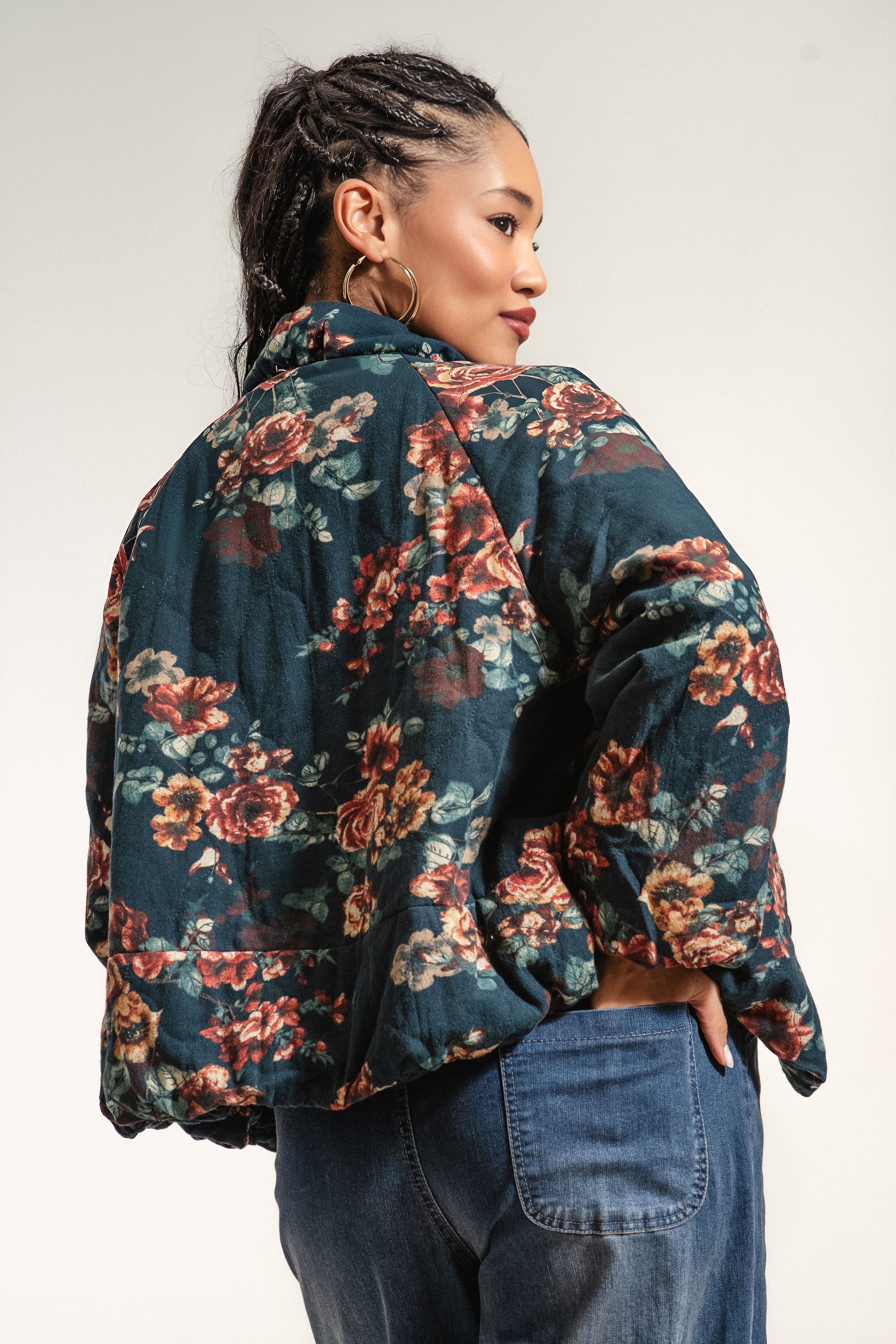 Дамско преходно яке от памук в цвят петрол и флорален принт