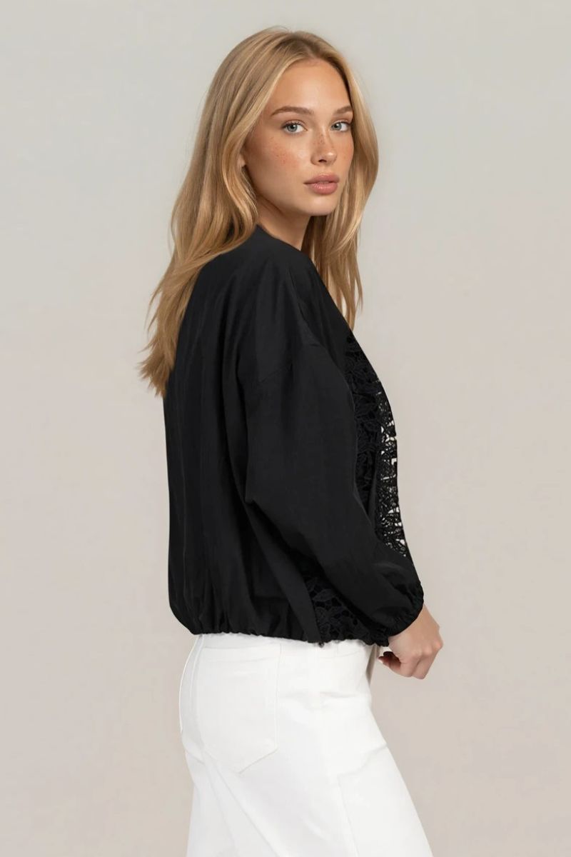 Дамско яке с декоративна дантела в черно с цип и свободна кройка