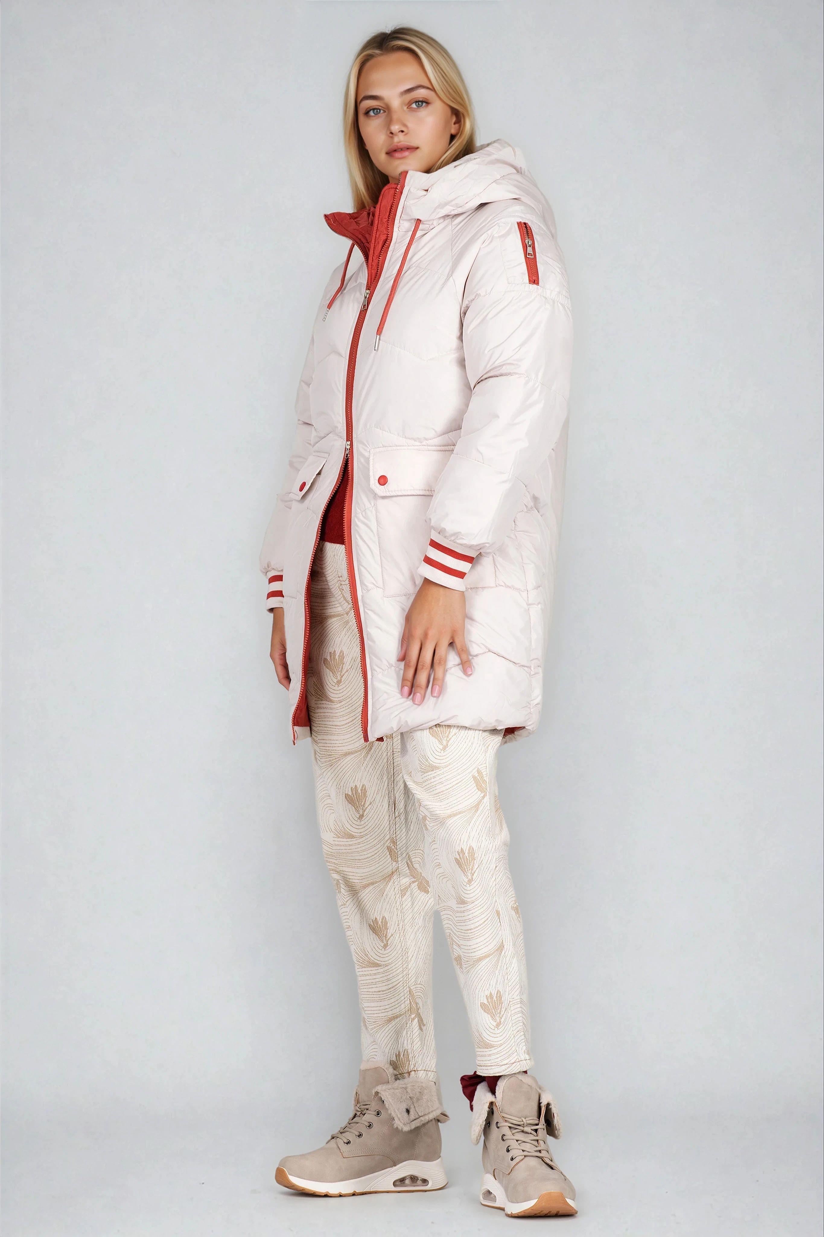 Дамско зимно яке в светлобежово с керемидени ципове