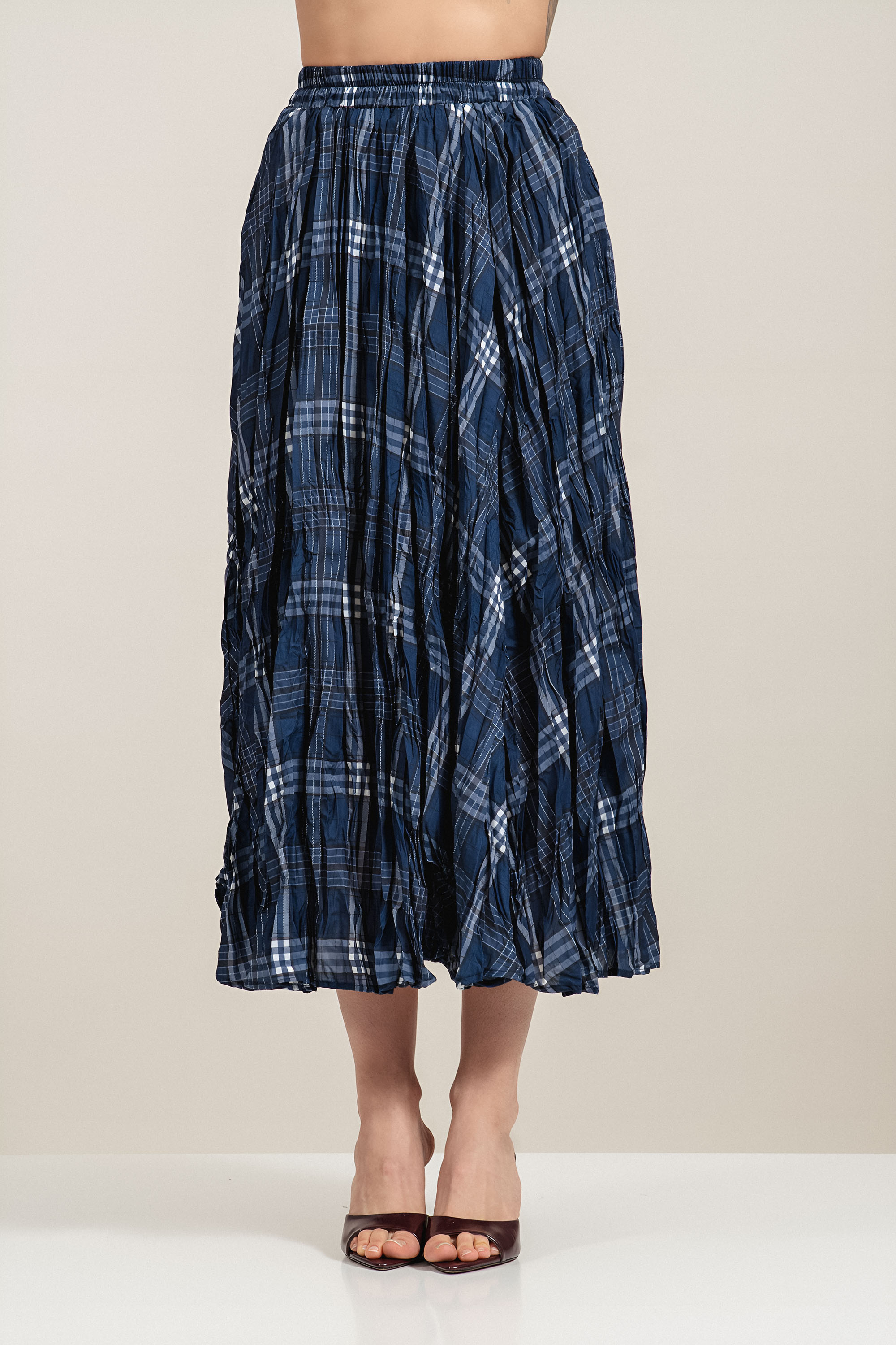 Дълга пола в синьо с намачкан ефект и кариран принт