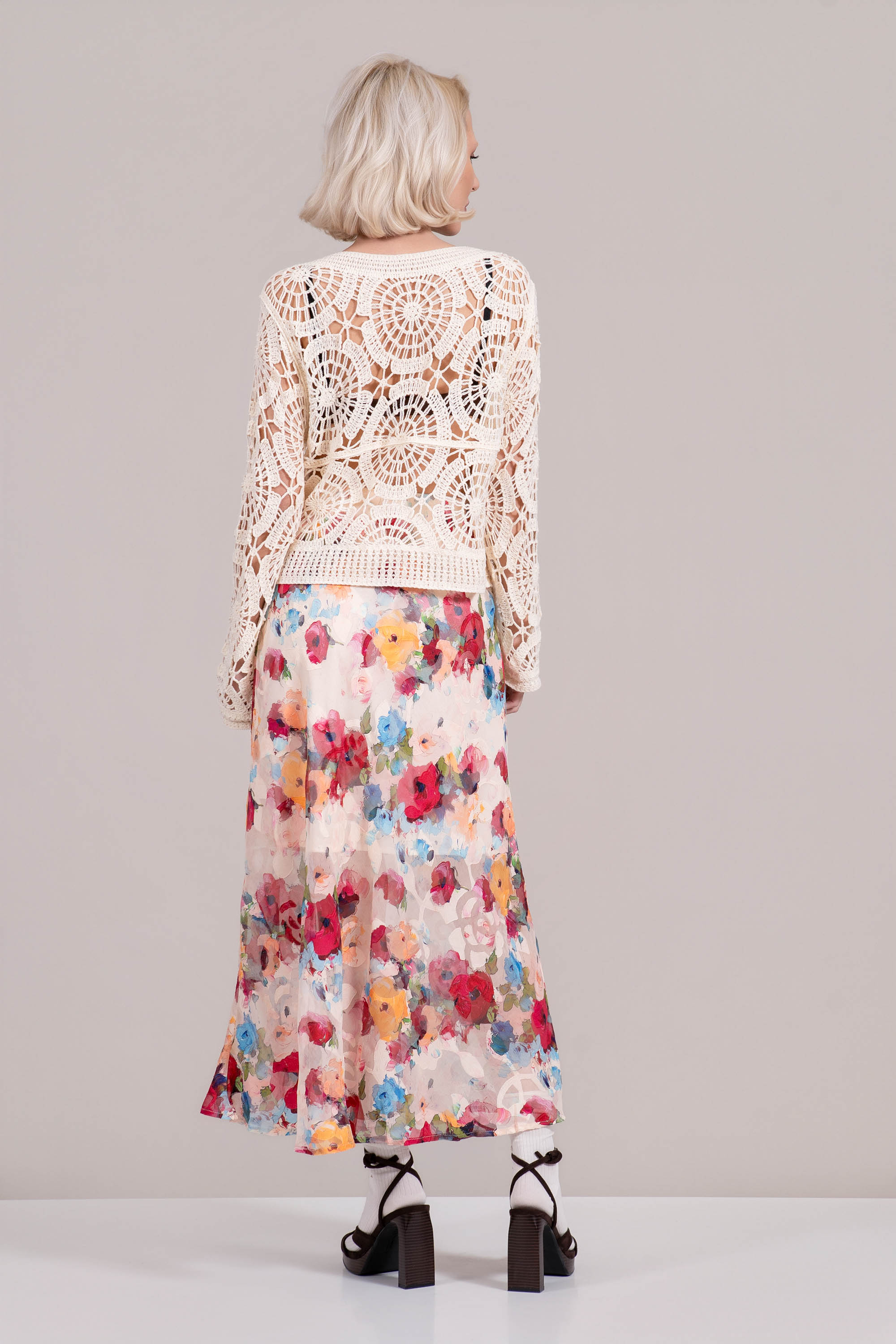 Ефирна пола в светлобежово с флорален принт в ярки цветове