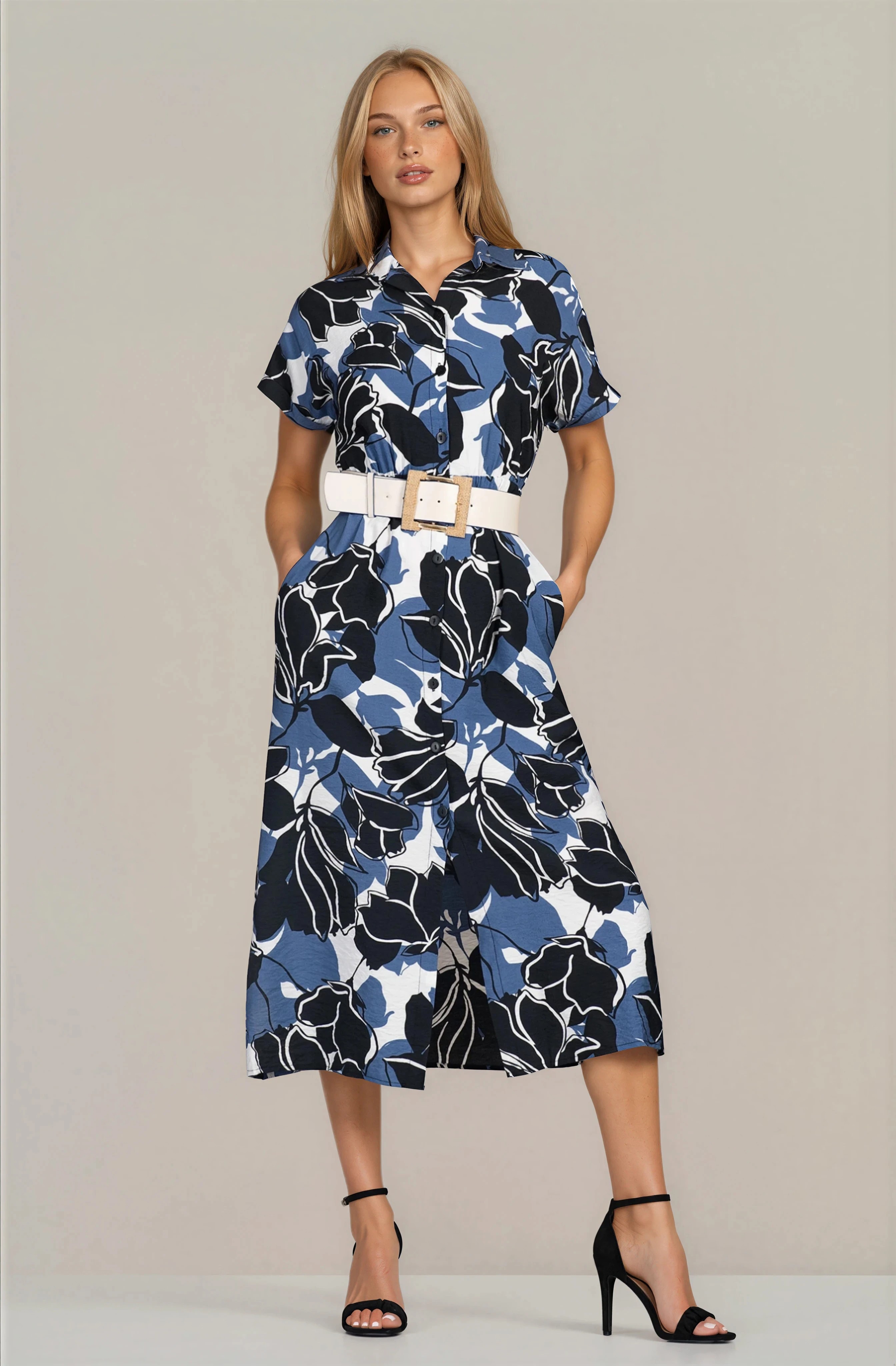 Елегантна миди бутикова рокля с колан на талията и флорален принт в сино и бяло