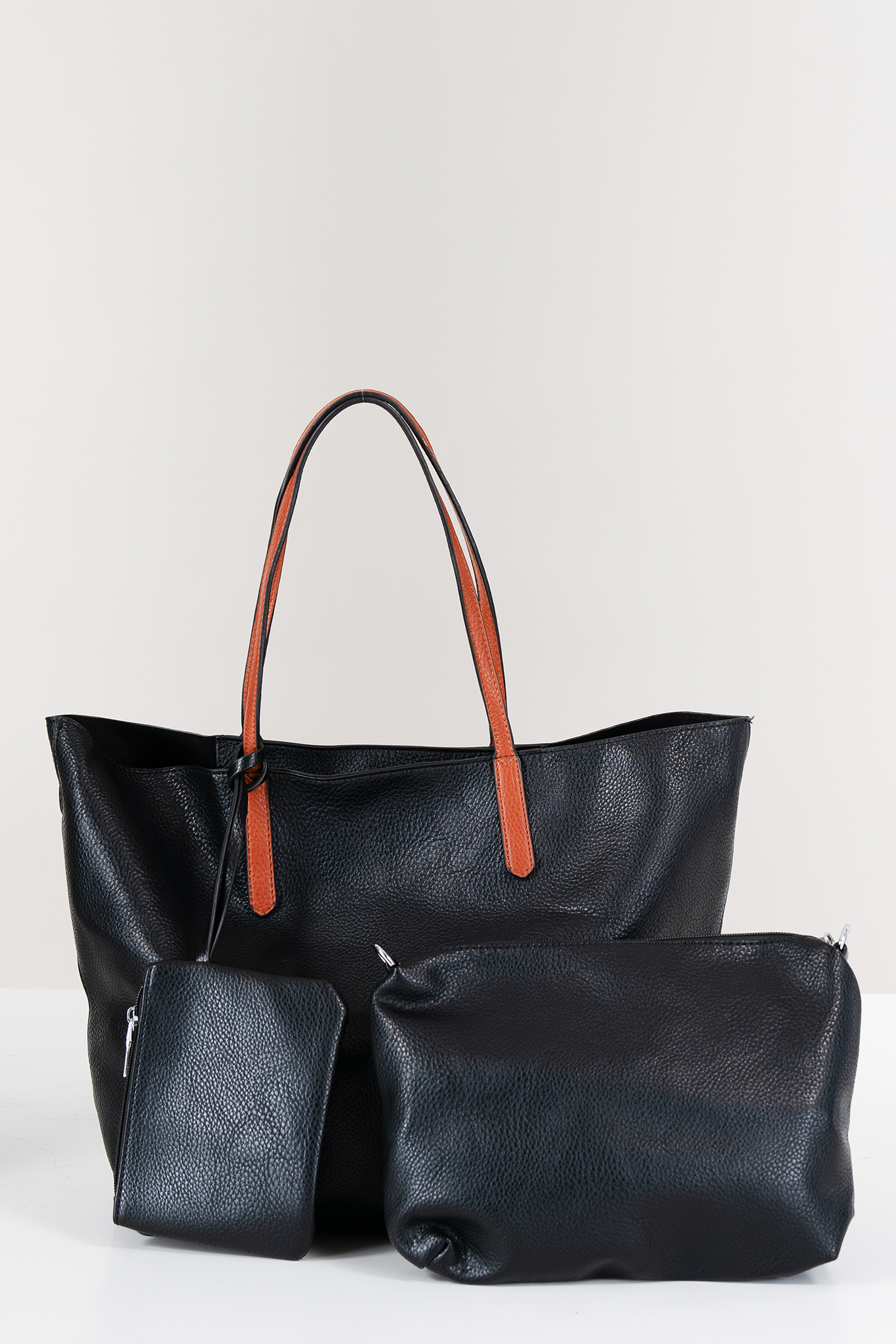 Голяма дамска чанта 3в1 в черно с цип
