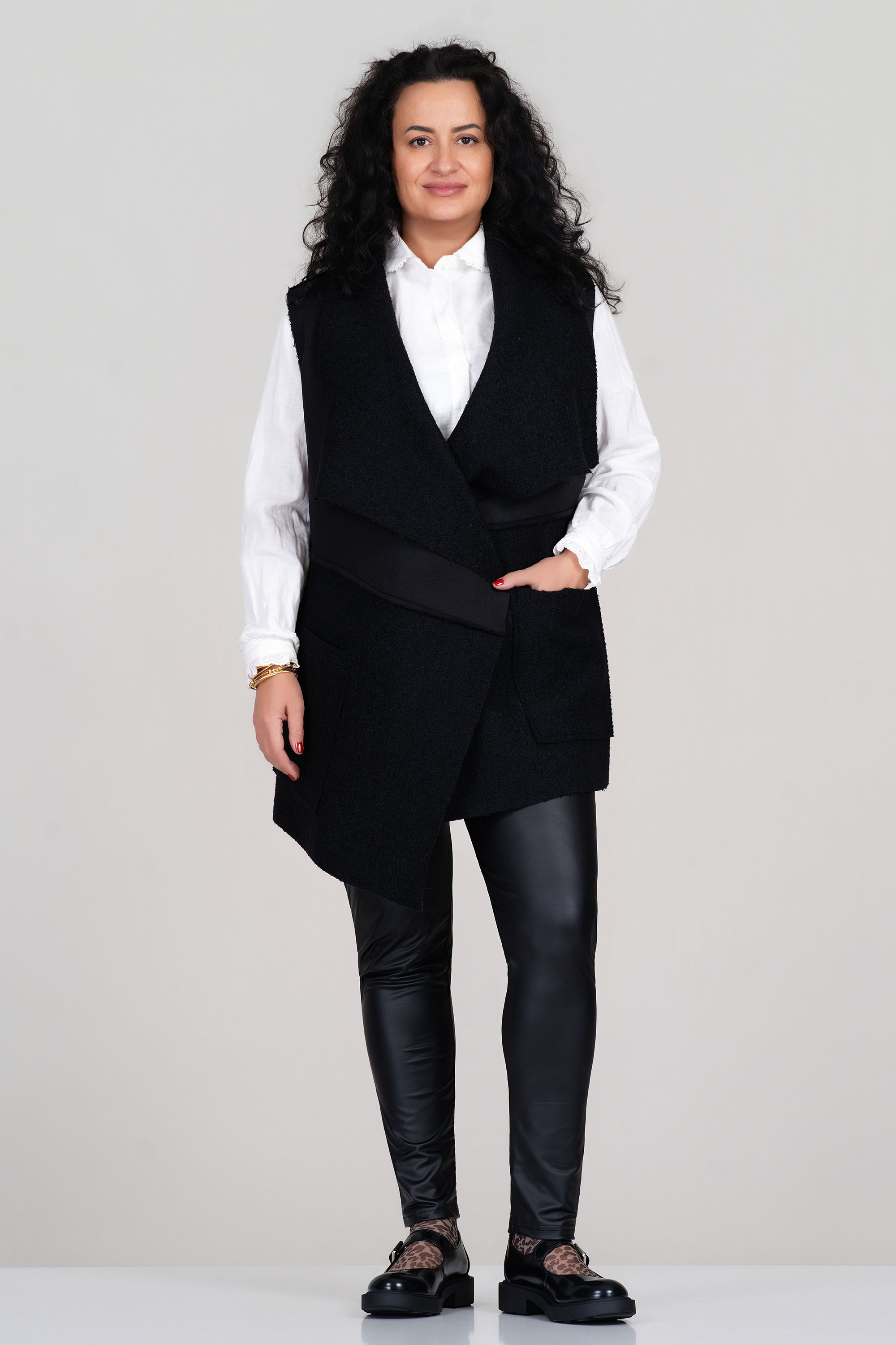 МАКСИ асиметричен елек в черно без закопчаване