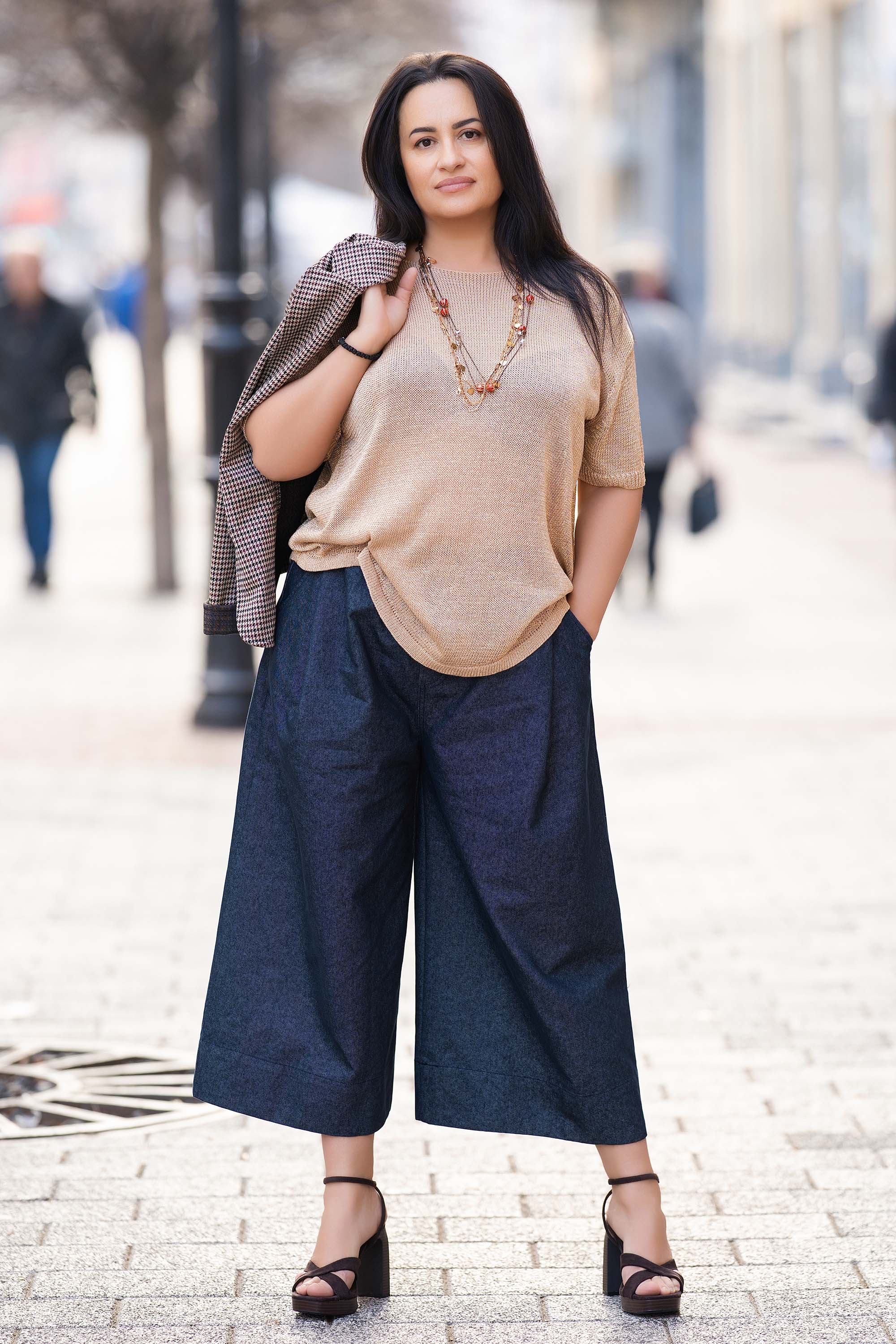 Макси блуза от фино плетиво в бежово с нишка ламе