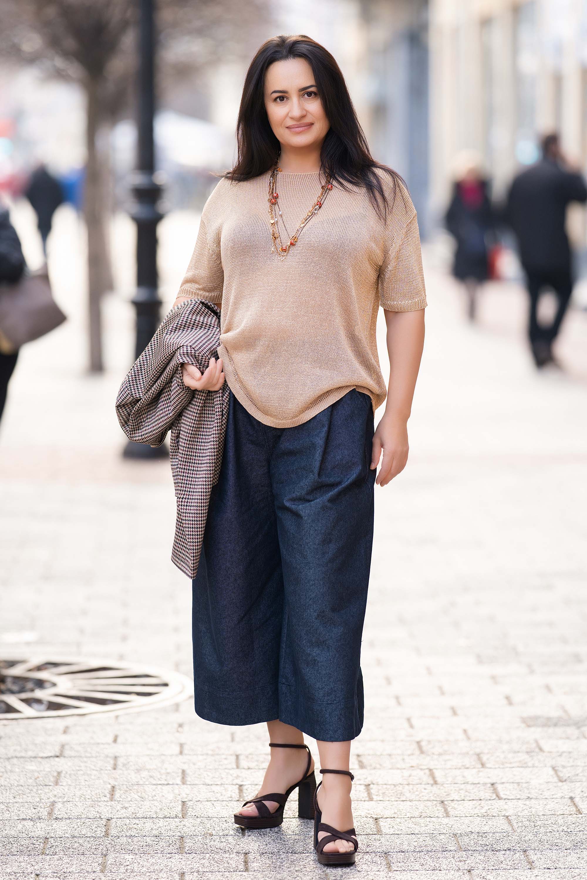 Макси блуза от фино плетиво в бежово с нишка ламе