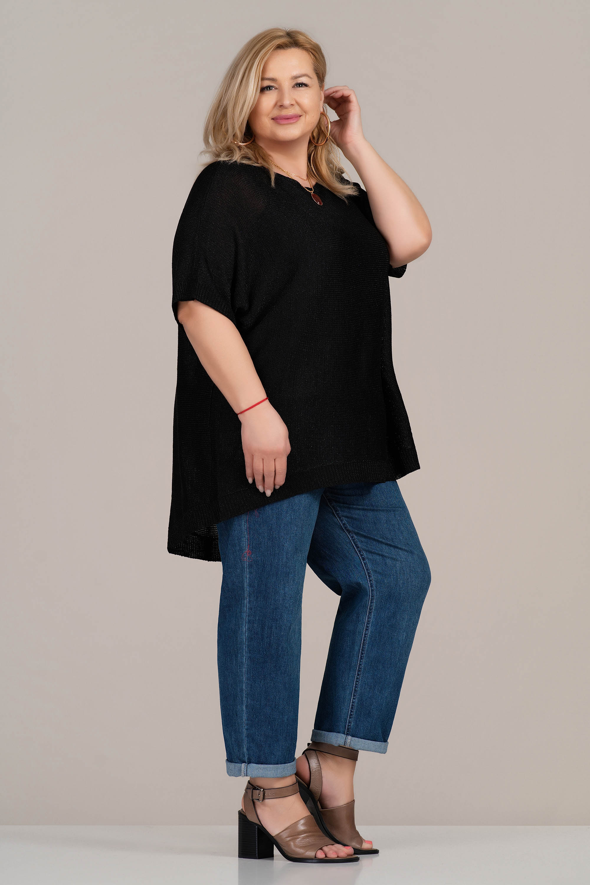 МАКСИ блуза от фино плетиво в черно с издължен гръб